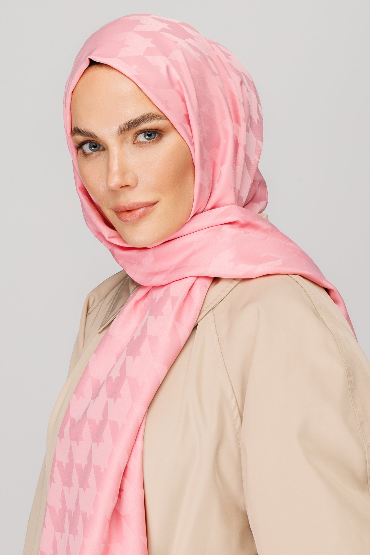 Crowbar Pattern Silk Jacquard Hijab