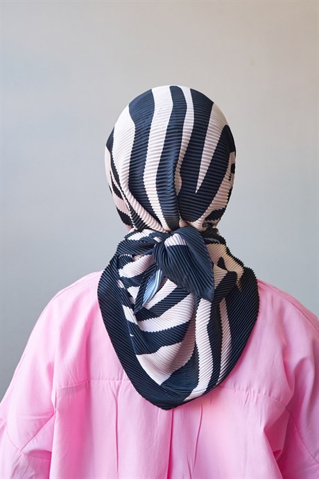 Zebra Pattern Pleated Scarf