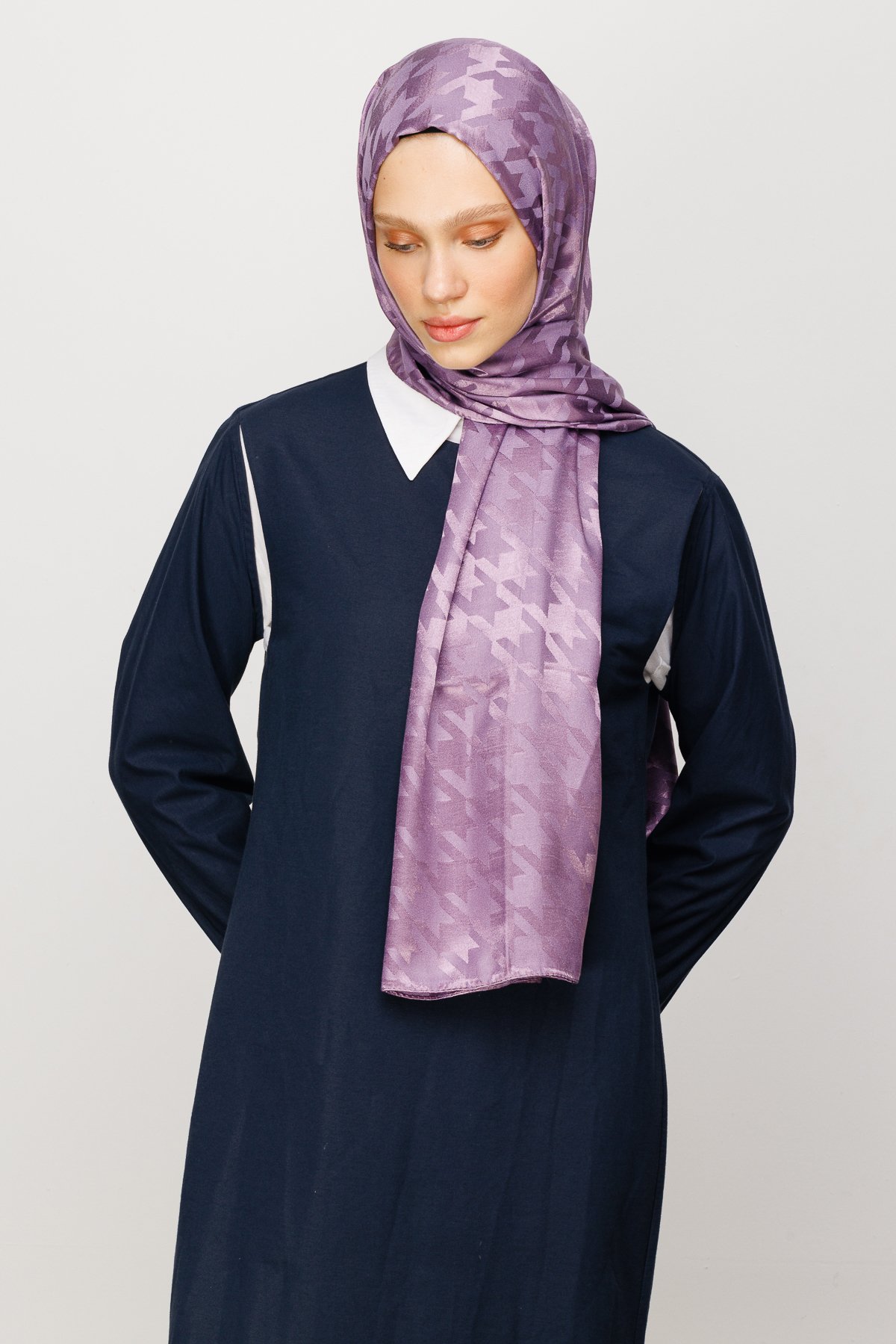 Crowbar Pattern Shiny Jacquard Shawl - Lavender