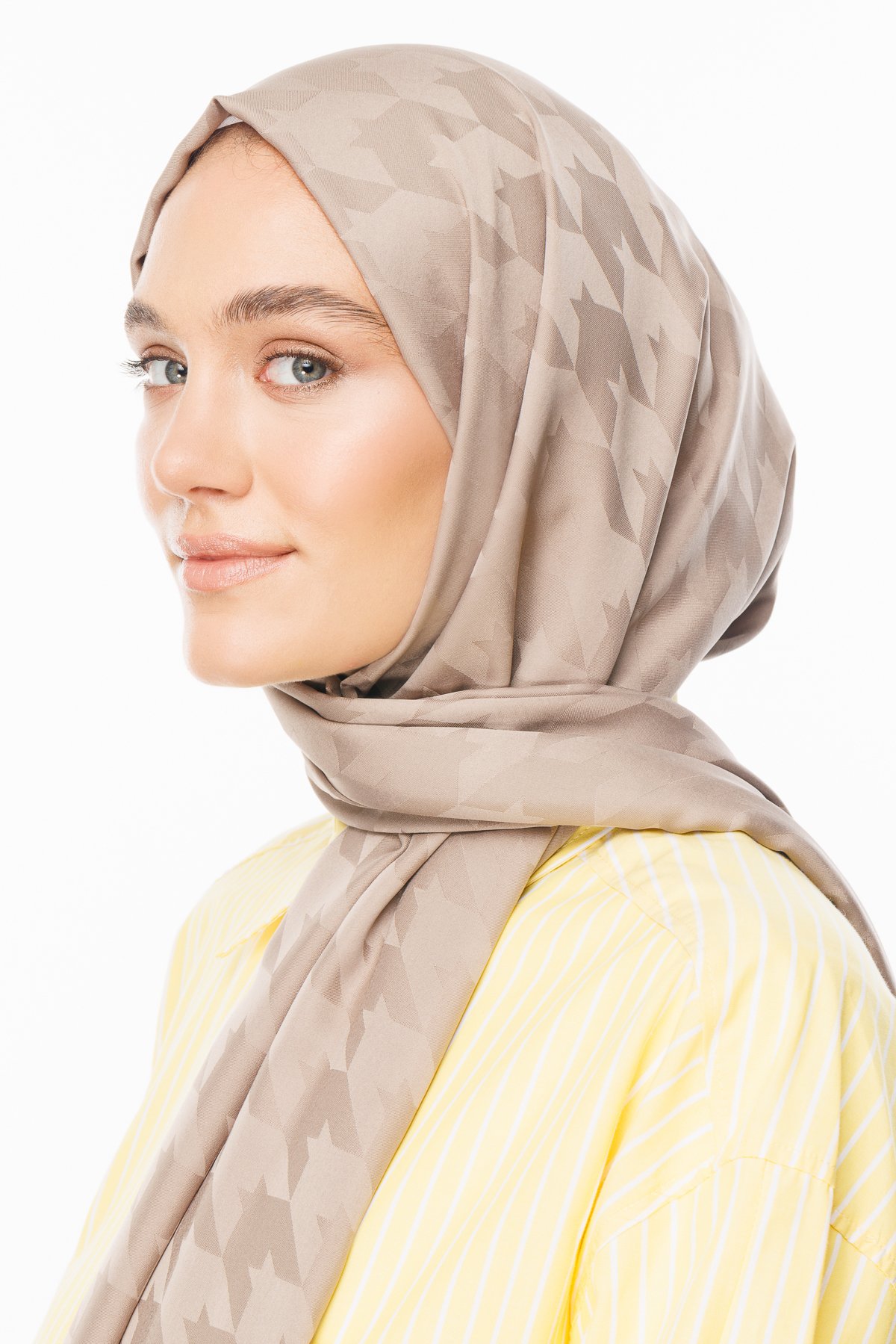 Crowbar Pattern Silk Jacquard Shawl - Mink