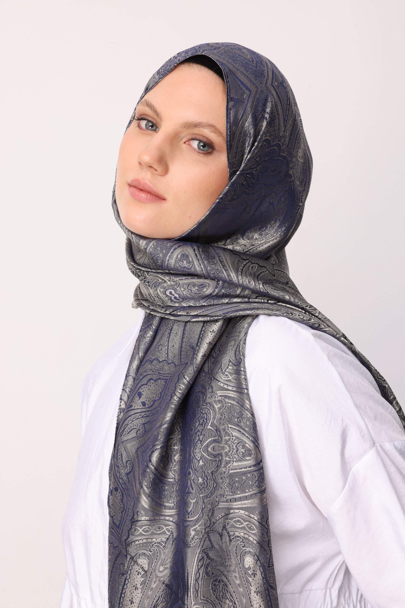 Liva Pattern Shine Line Shawl - Navy Blue-Beige