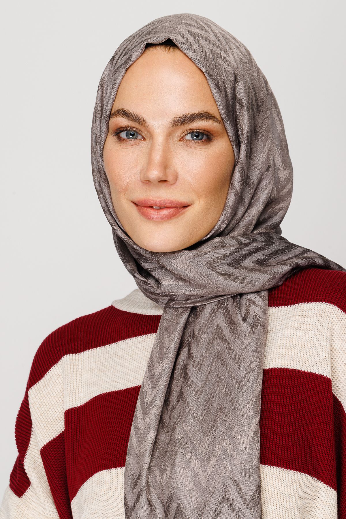 Gemustertes Glänzendes Jacquard Hijab