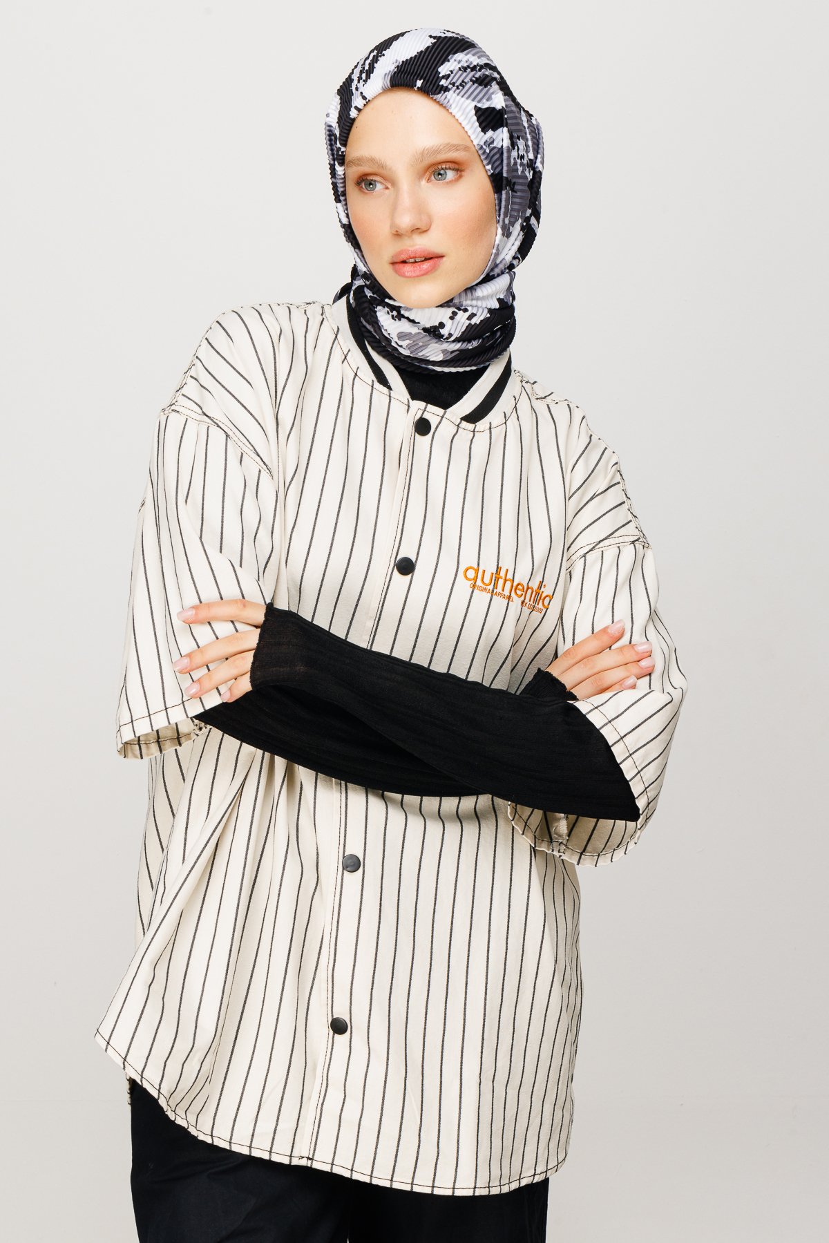 Batik Pattern Pleated Scarf - Black