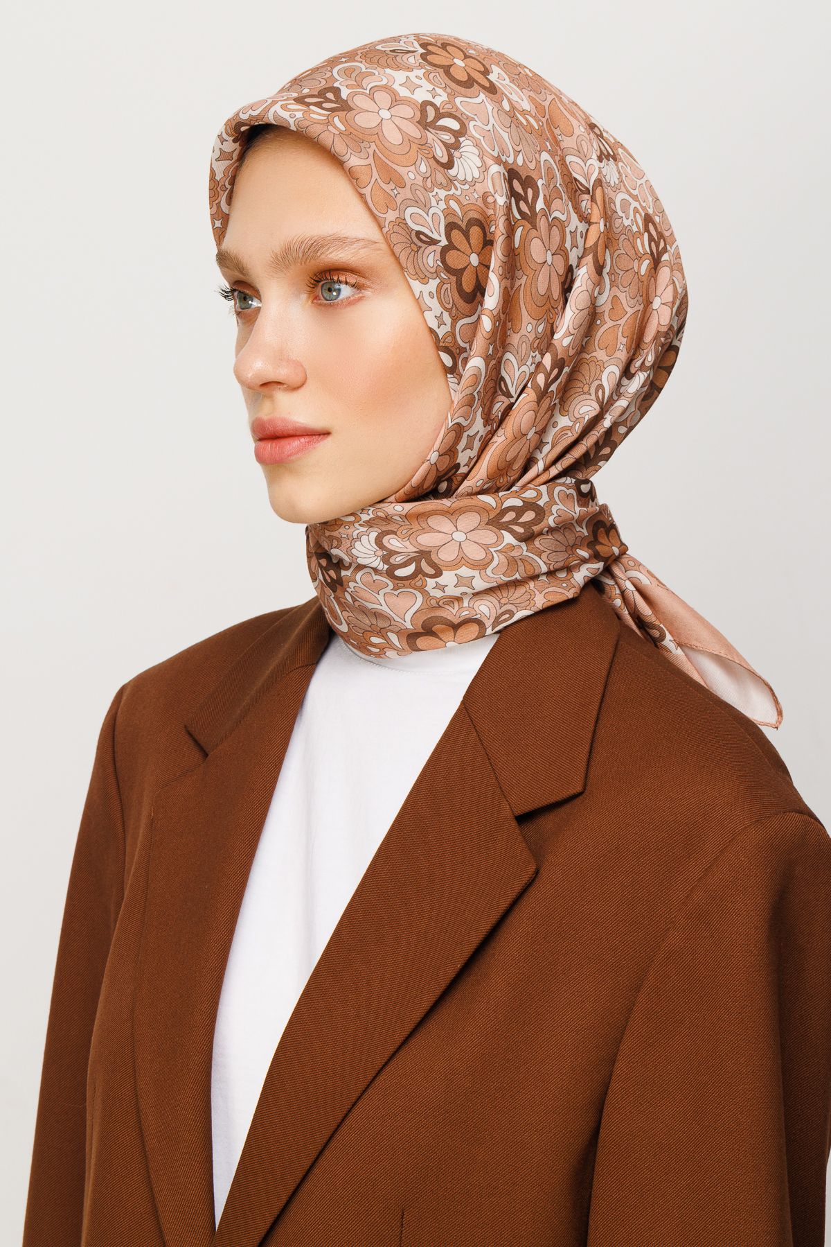 Daisy Pattern Digital Soft Scarf - Brown