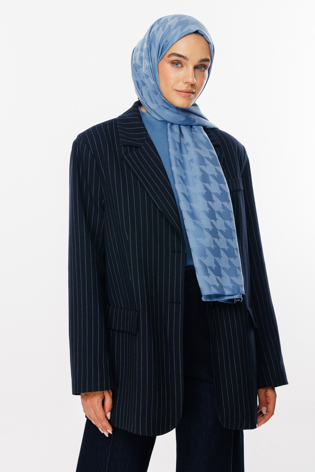 Crowbar Pattern Silk Jacquard Shawl - Sky Blue