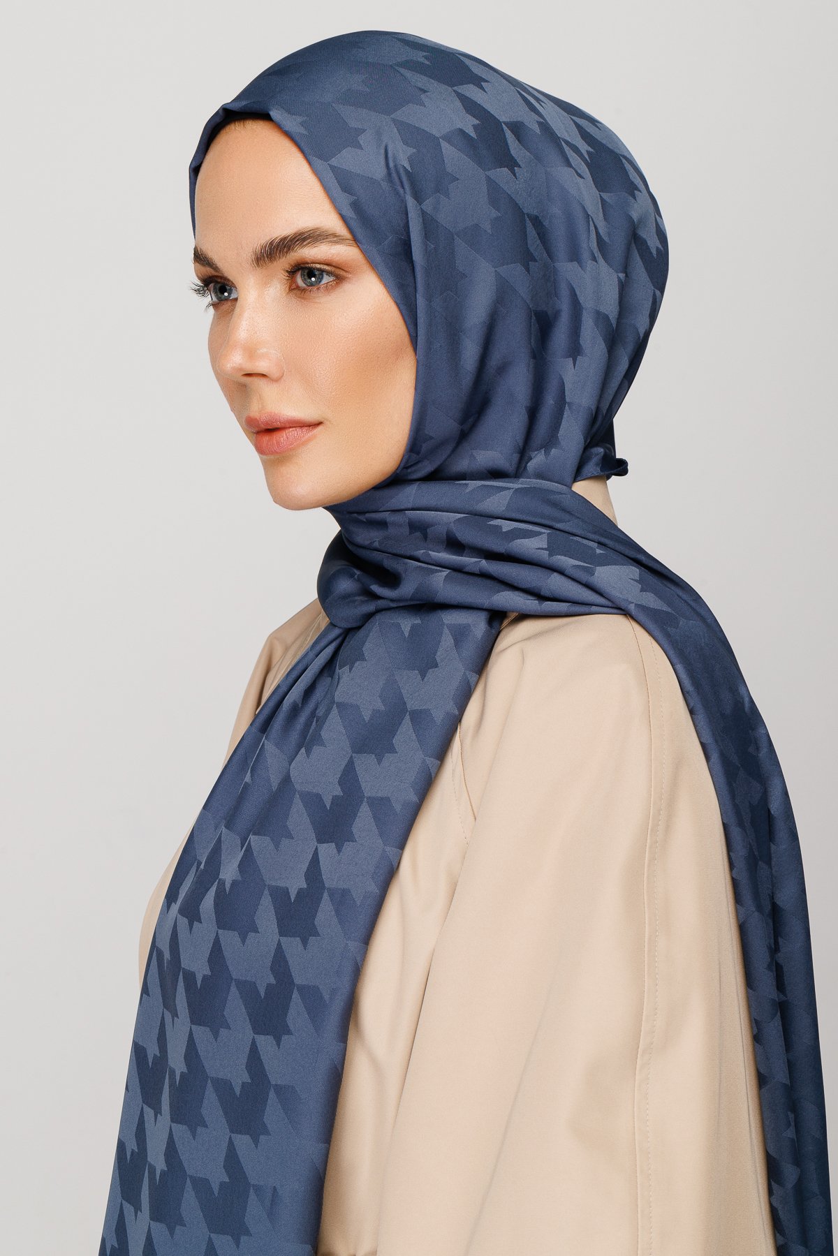 Crowbar Pattern Silk Jacquard Shawl - Anthracite