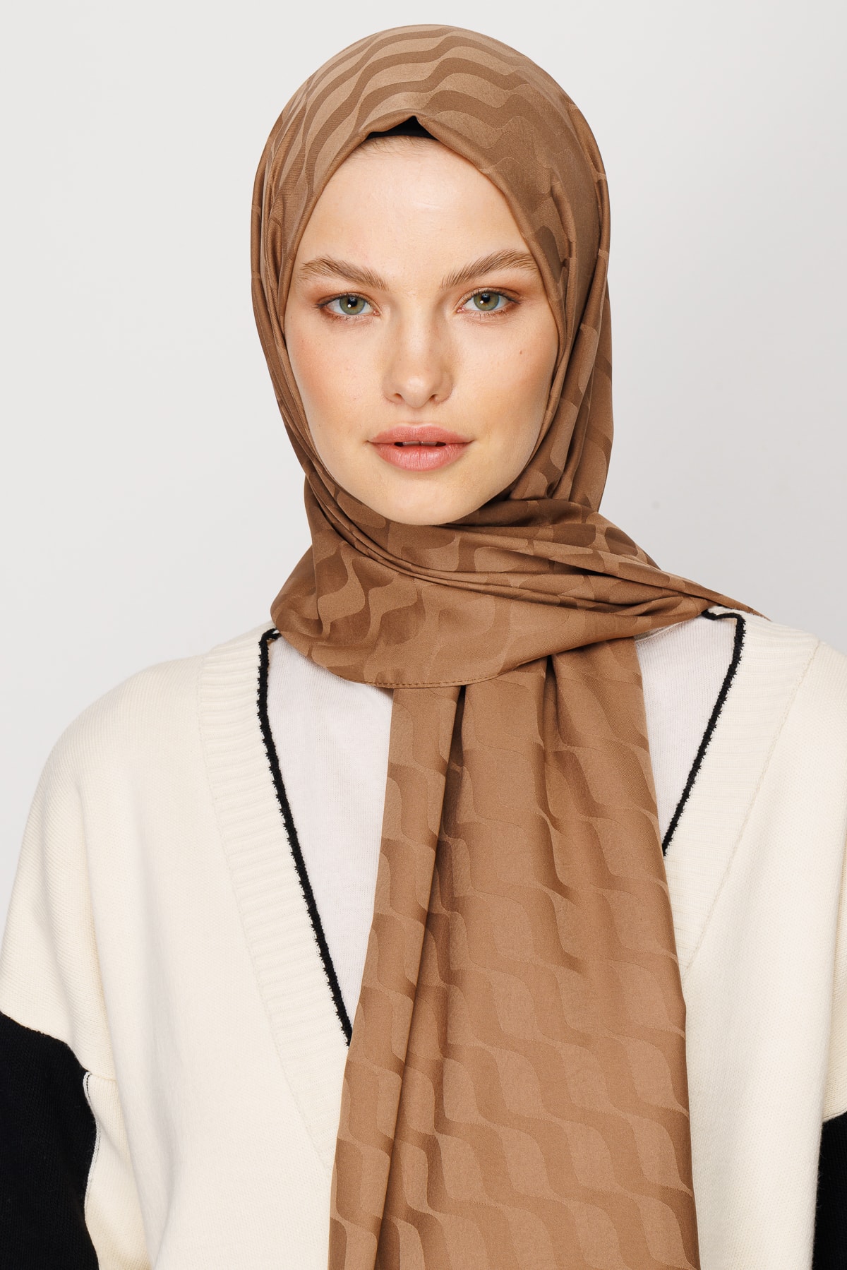 Wave-Pattern Silky Jacquard Shawl - Brown