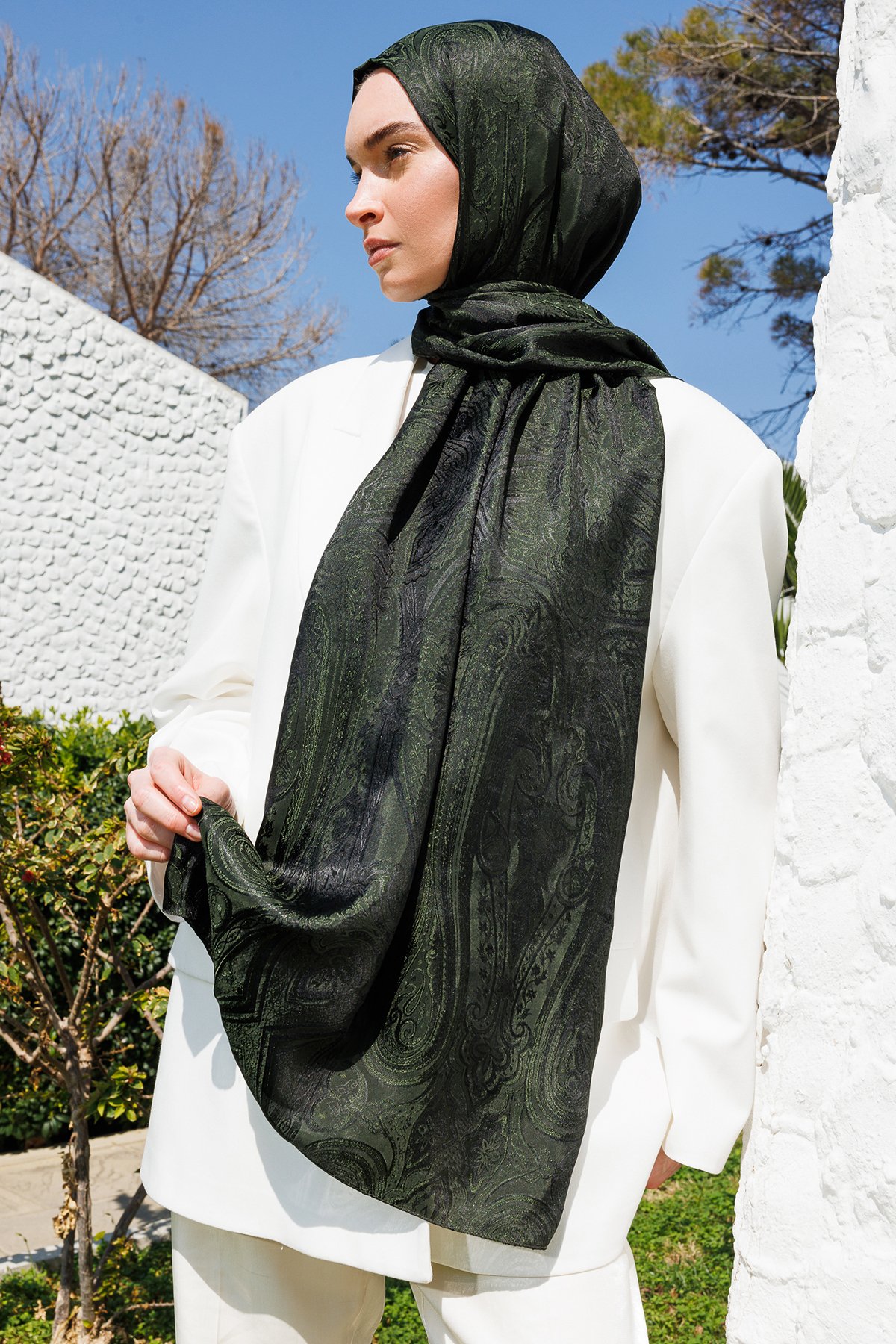 Liva Pattern Shine Line Shawl - Black-Khaki