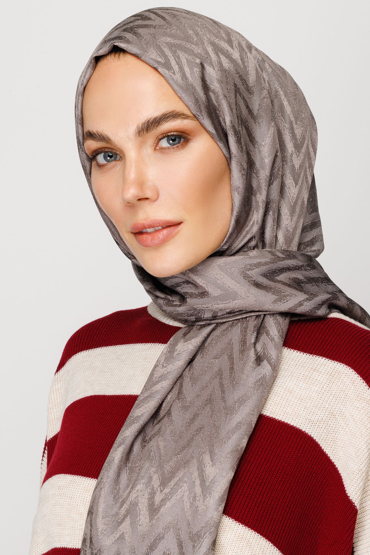 Zigzag Pattern Shiny Jacquard Hijab