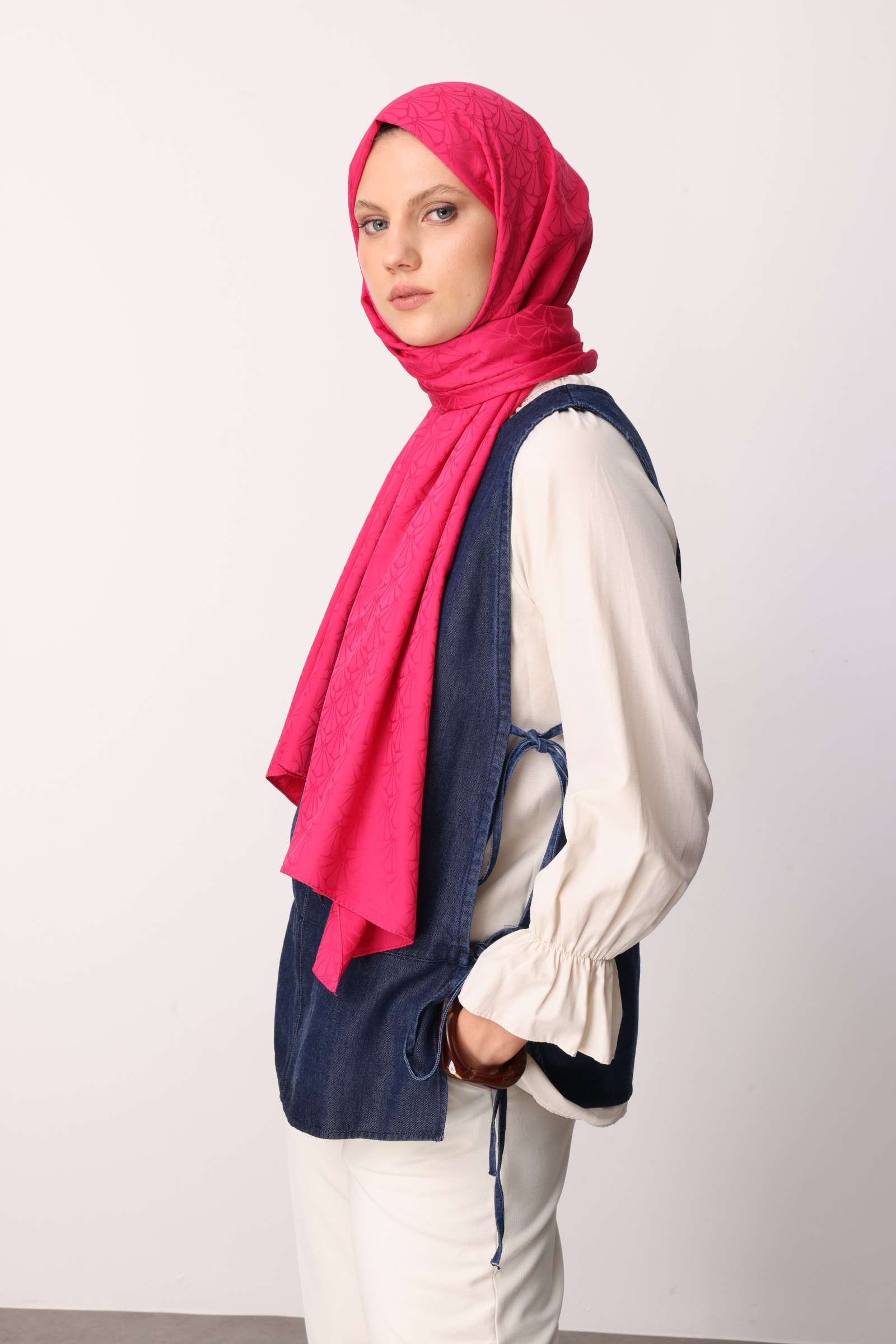 Lotus Pattern Silk Jacquard Shawl - Fuchsia