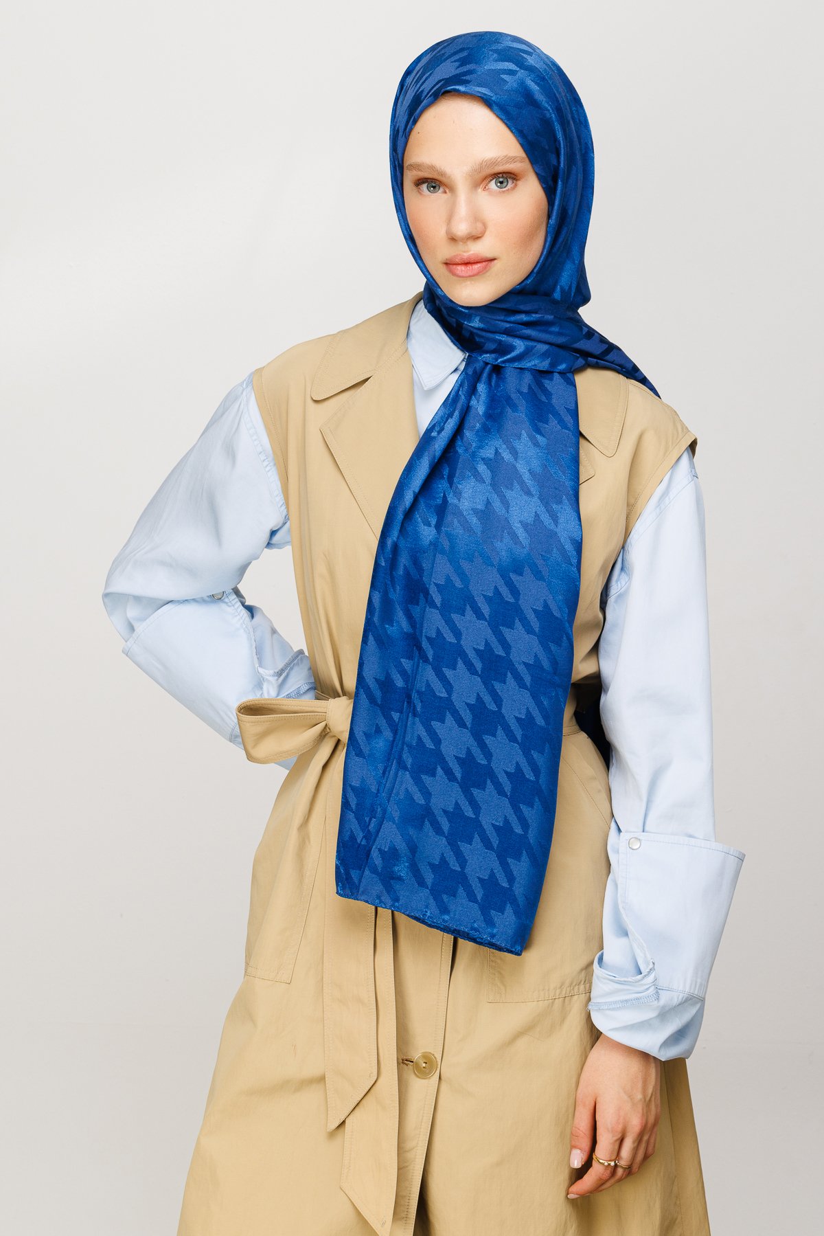 Crowbar Pattern Shiny Jacquard Shawl - İndigo