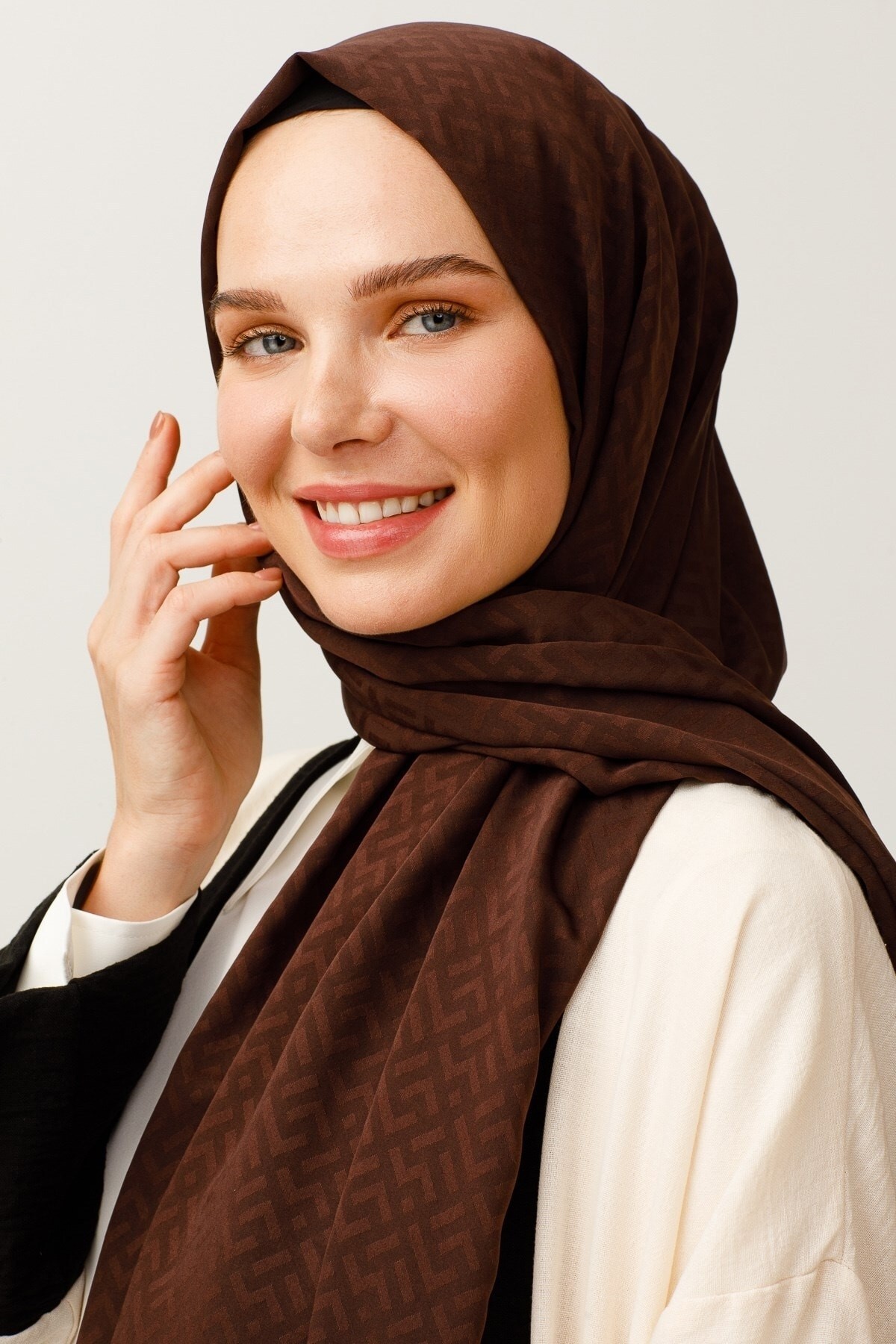 Gemustertes Seidig Jacquard Hijab