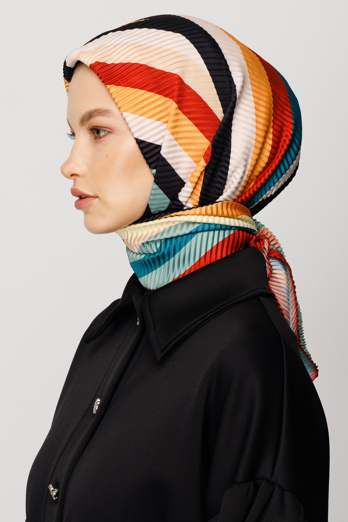 Akra Pattern Pleated Scarf - Coffee with milk