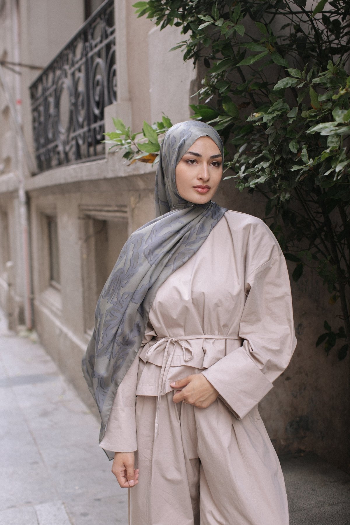 Yaren Desen Sakura İpek Şal Bej