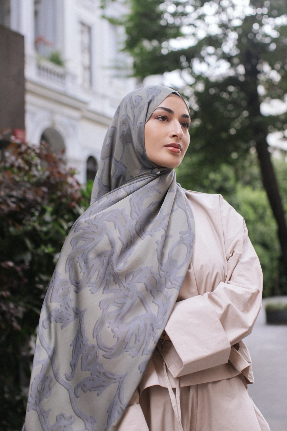 Yaren Desen Sakura İpek Şal - Beige