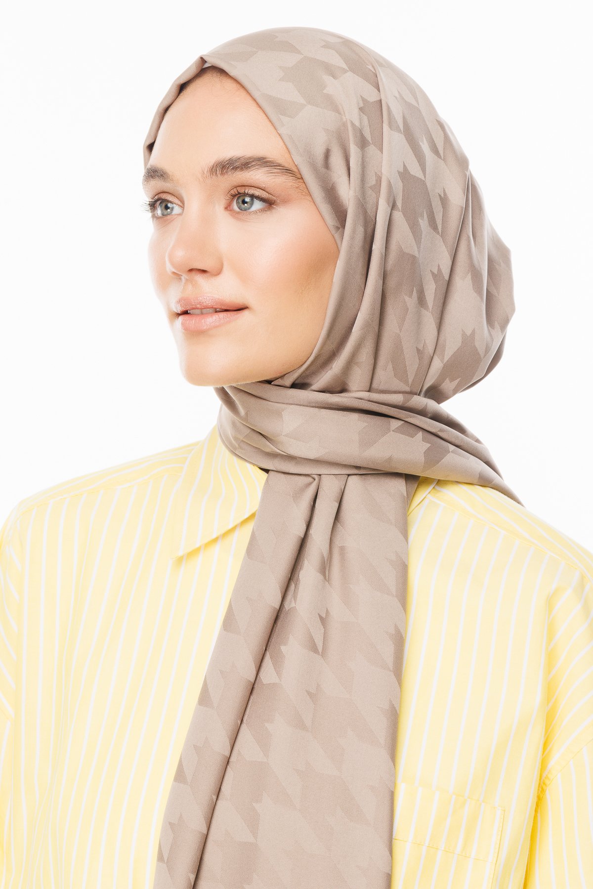 Crowbar Pattern Silk Jacquard Shawl - Mink