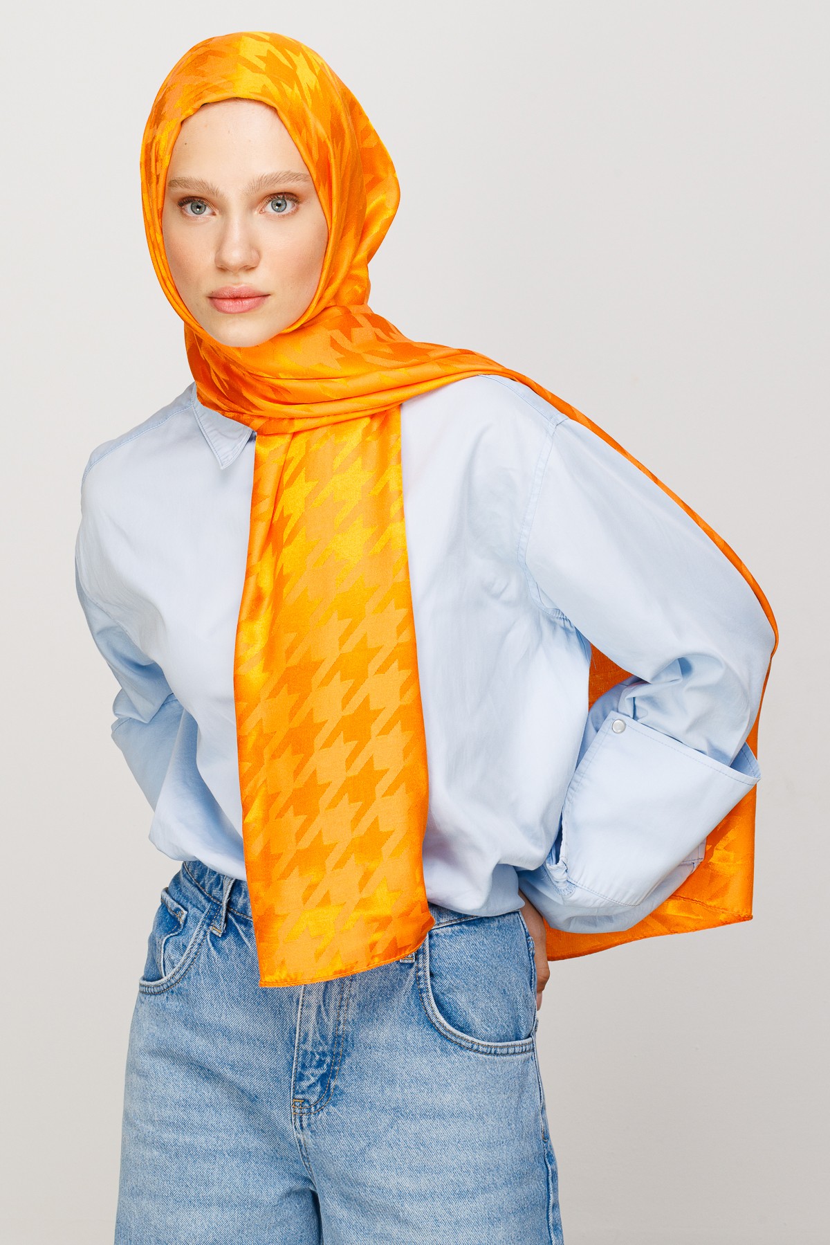 Crowbar Pattern Shiny Jacquard Hijab