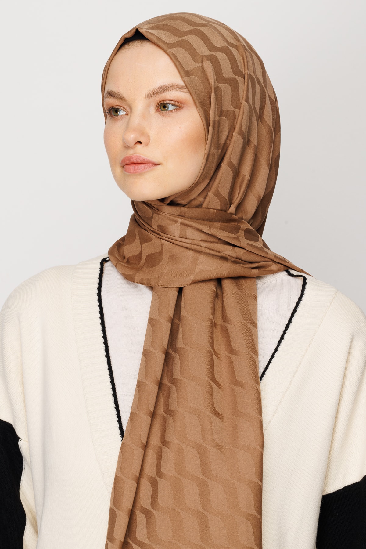 Wave-Pattern Silky Jacquard Shawl - Brown