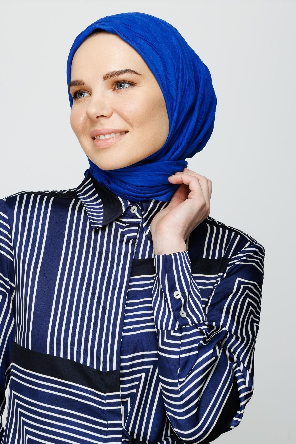Saks Mavi Piliseli Bambu Eşarp