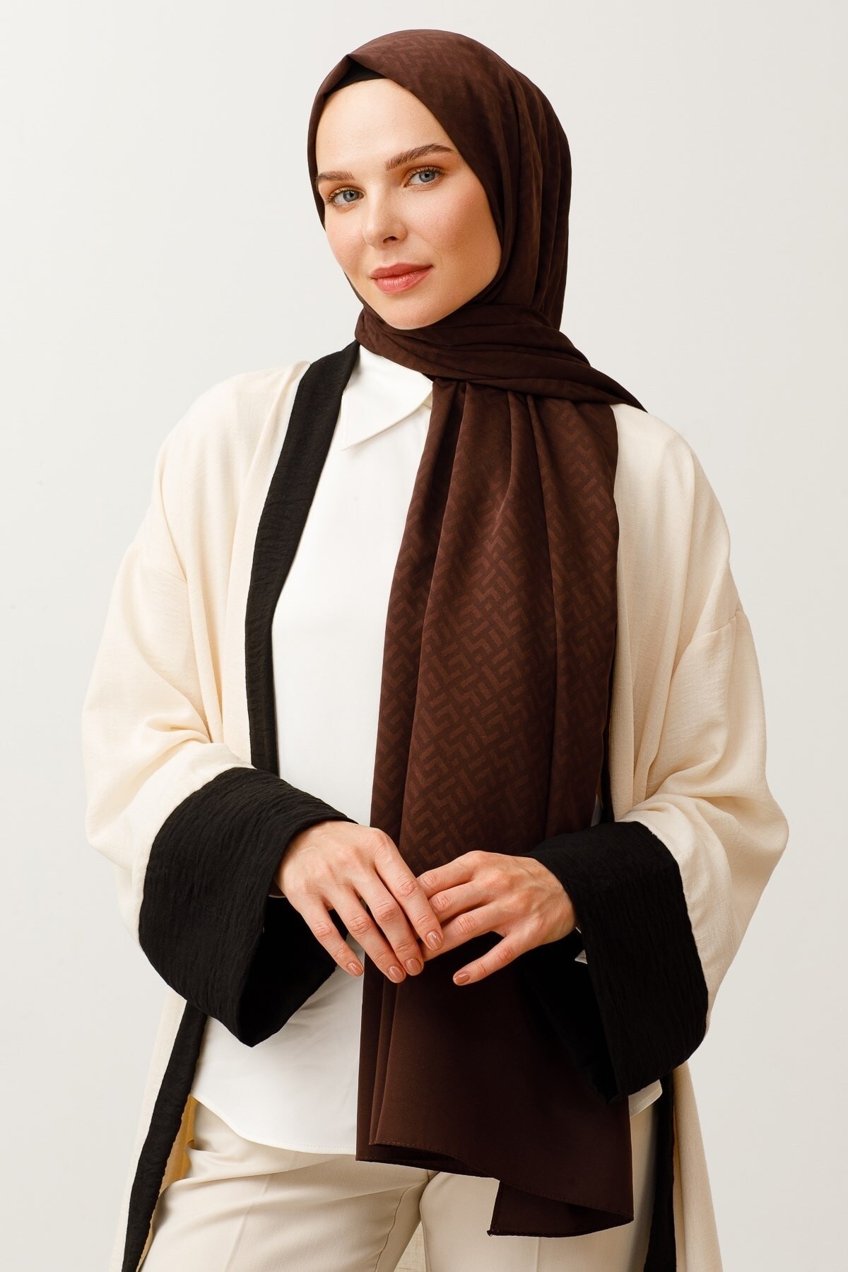 Gemustertes Seidig Jacquard Hijab