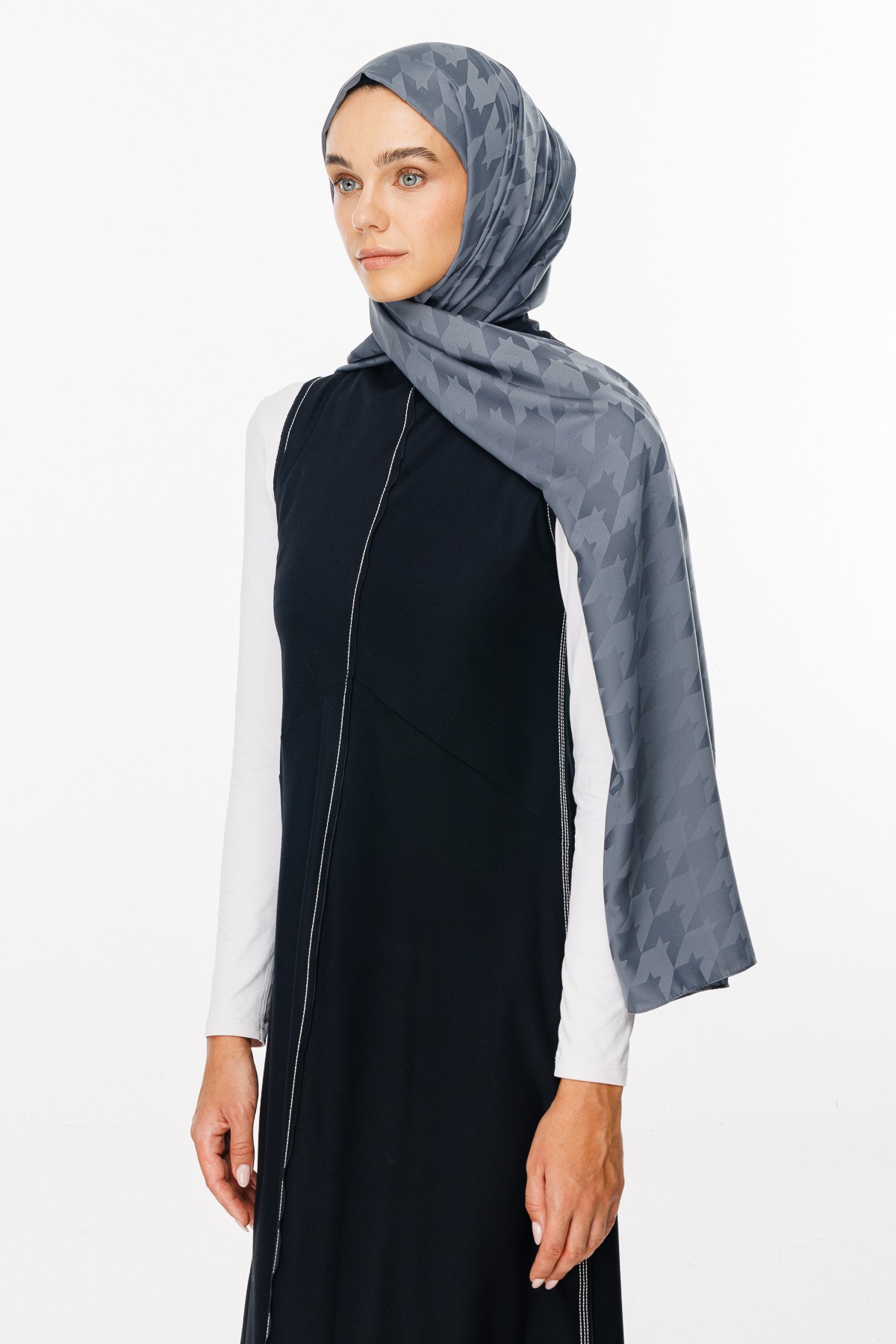 Crowbar Pattern Silk Jacquard Shawl - Smoked