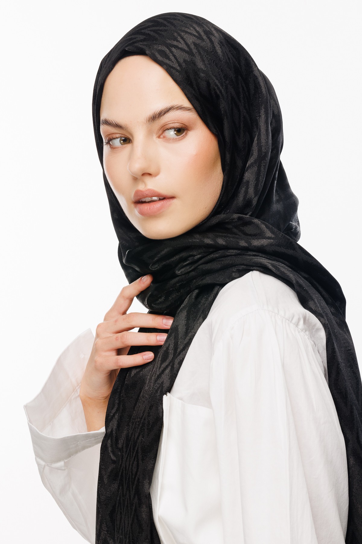Karo Pattern Shiny Jacquard Shawl - Black