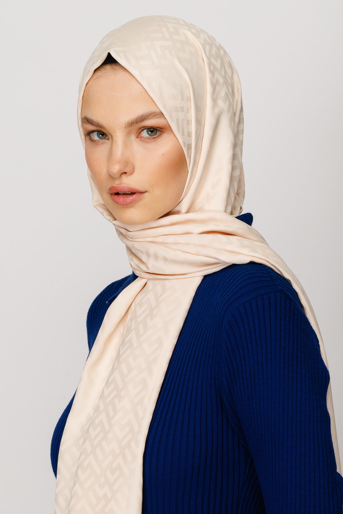 Z Pattern Silky Jacquard Shawl - Cream