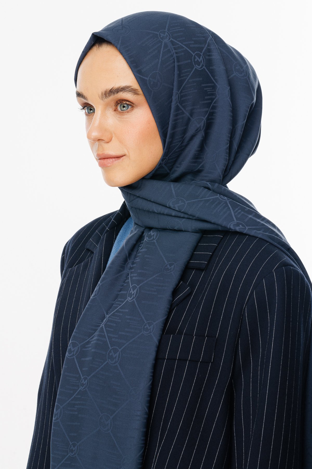 Moon Is Pattern Jacquard Shawl - Anthracite
