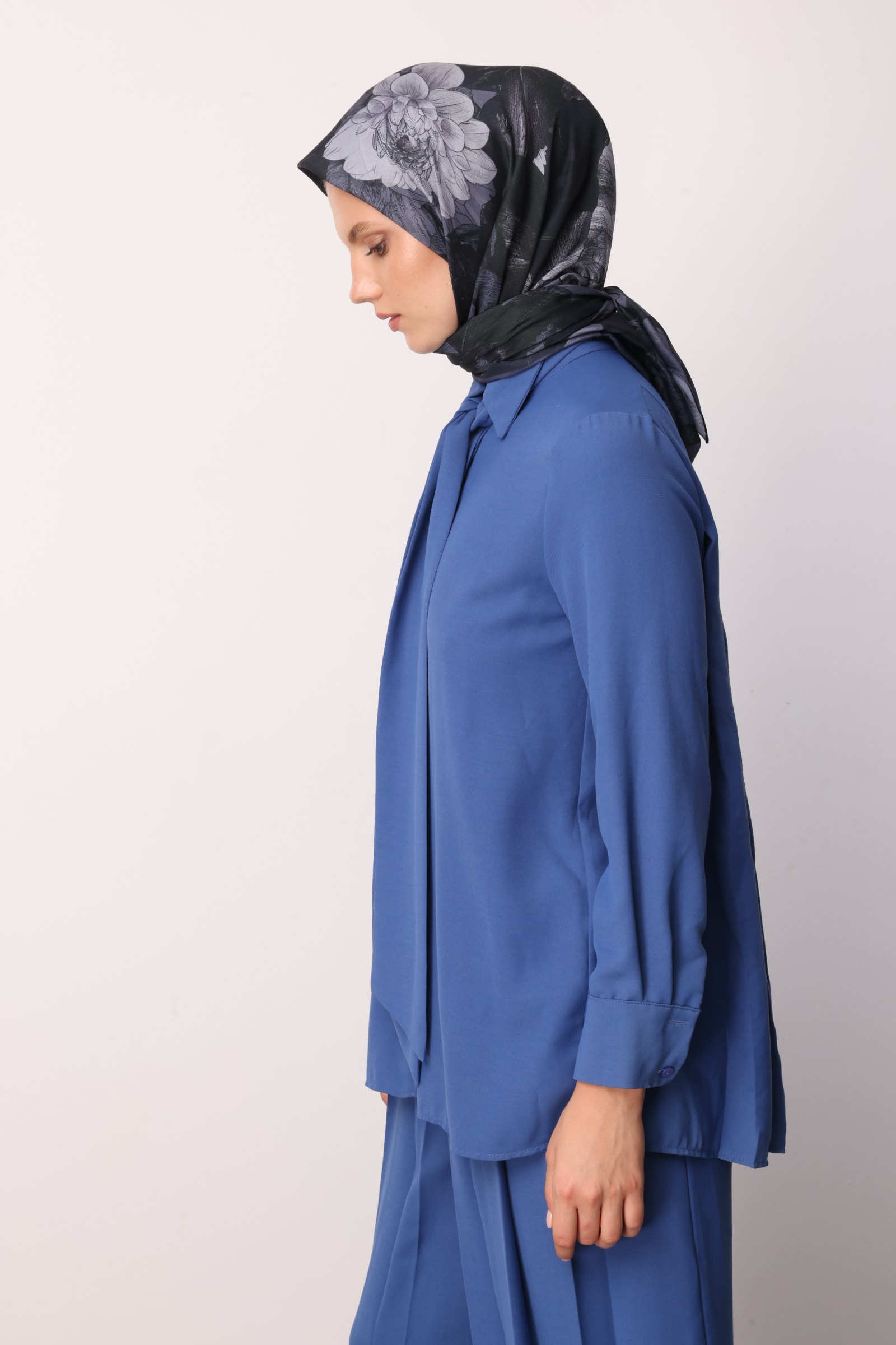 Floren Pattern Cotton Scarf - Navyblue