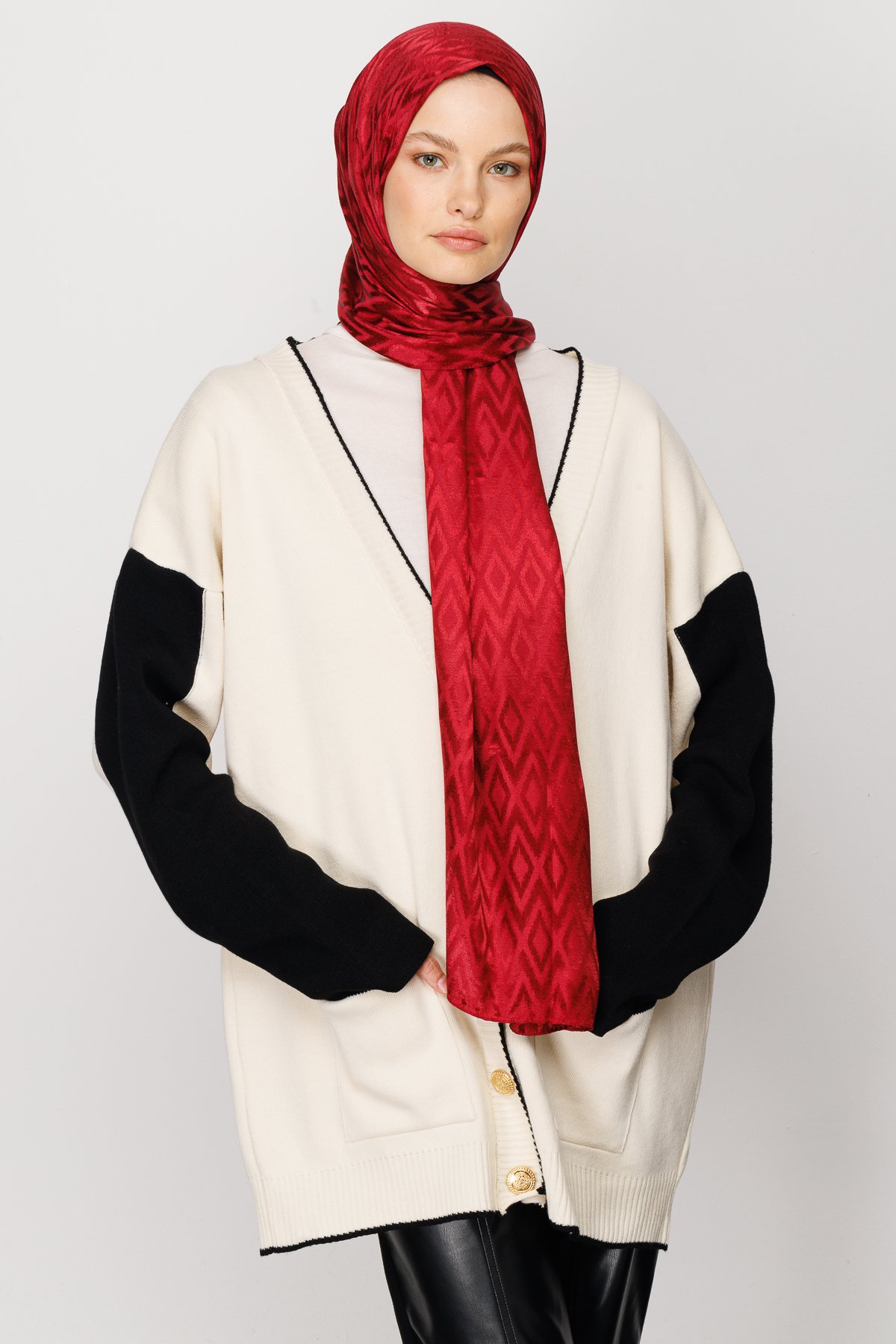 Karo Pattern Shiny Jacquard Shawl - Cherry Bruise