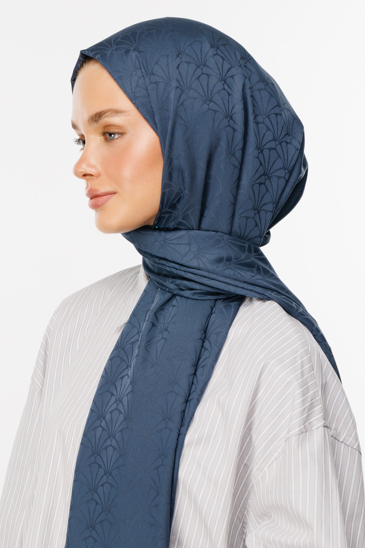 Lotus Pattern Silk Jacquard Hijab