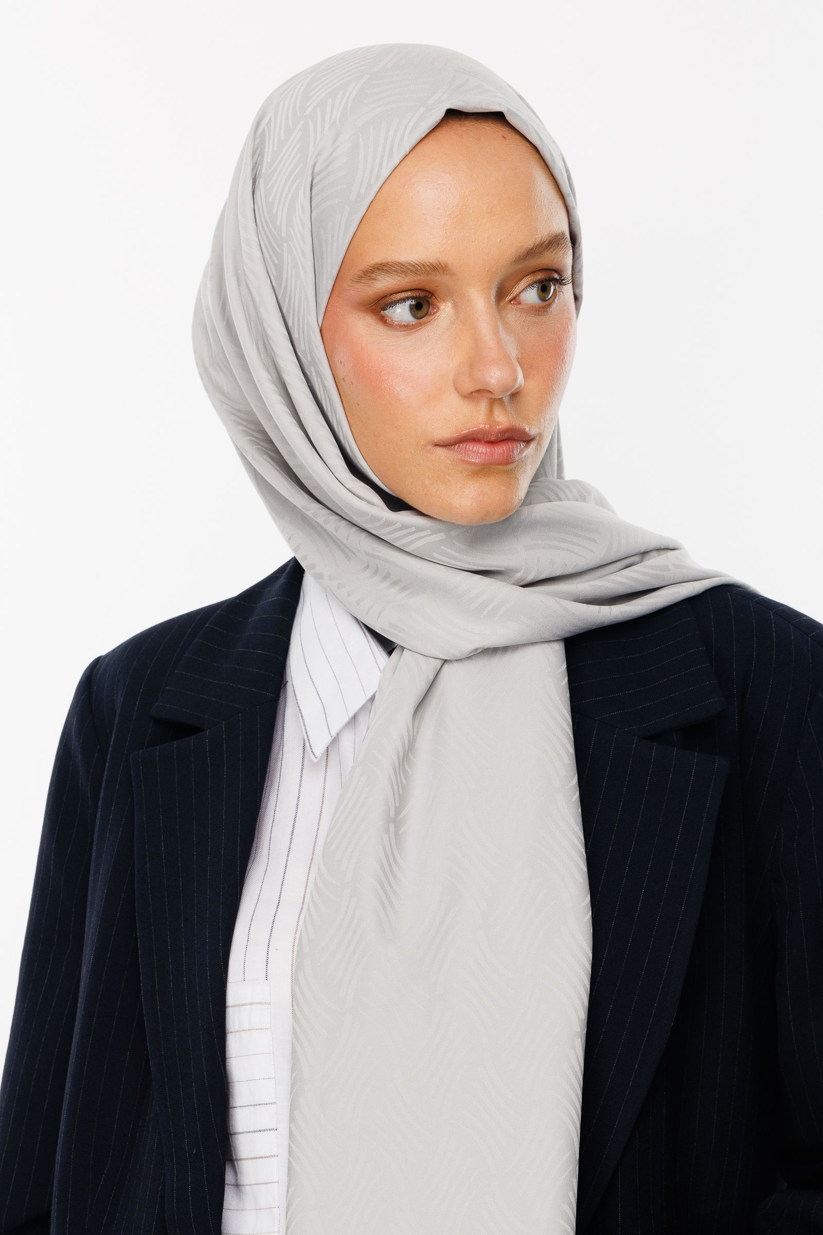 Aura Pattern Silk Jacquard Shawl - Silver