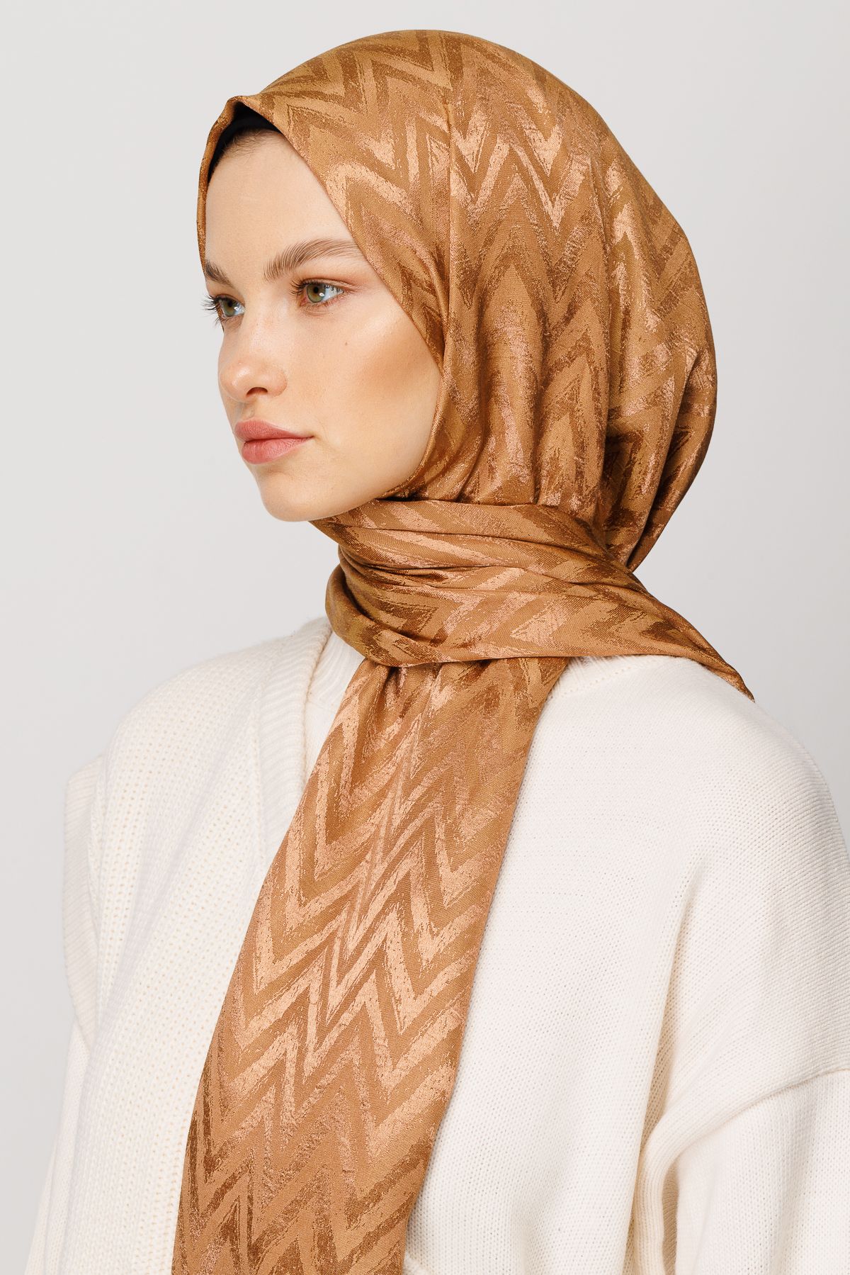 Zigzag Pattern Shiny Jacquard Hijab