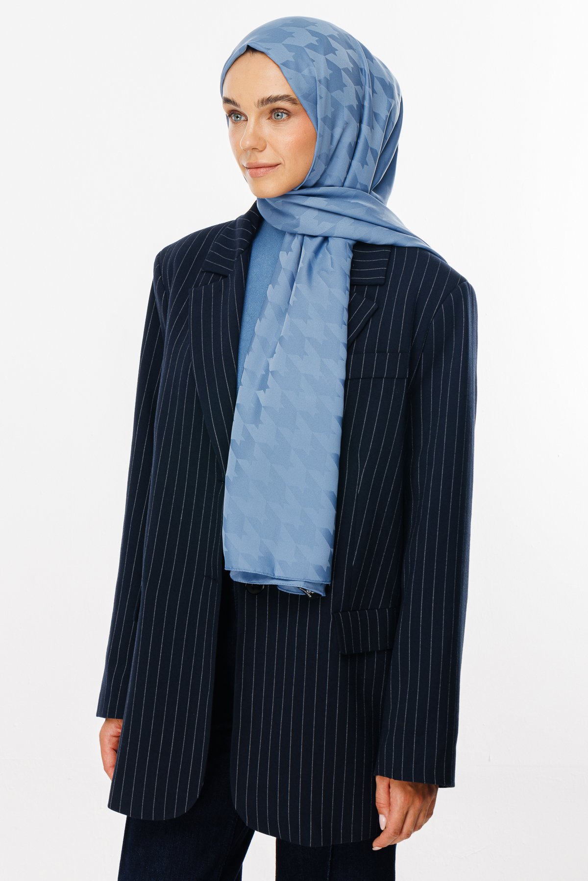 Crowbar Pattern Silk Jacquard Shawl - Sky Blue