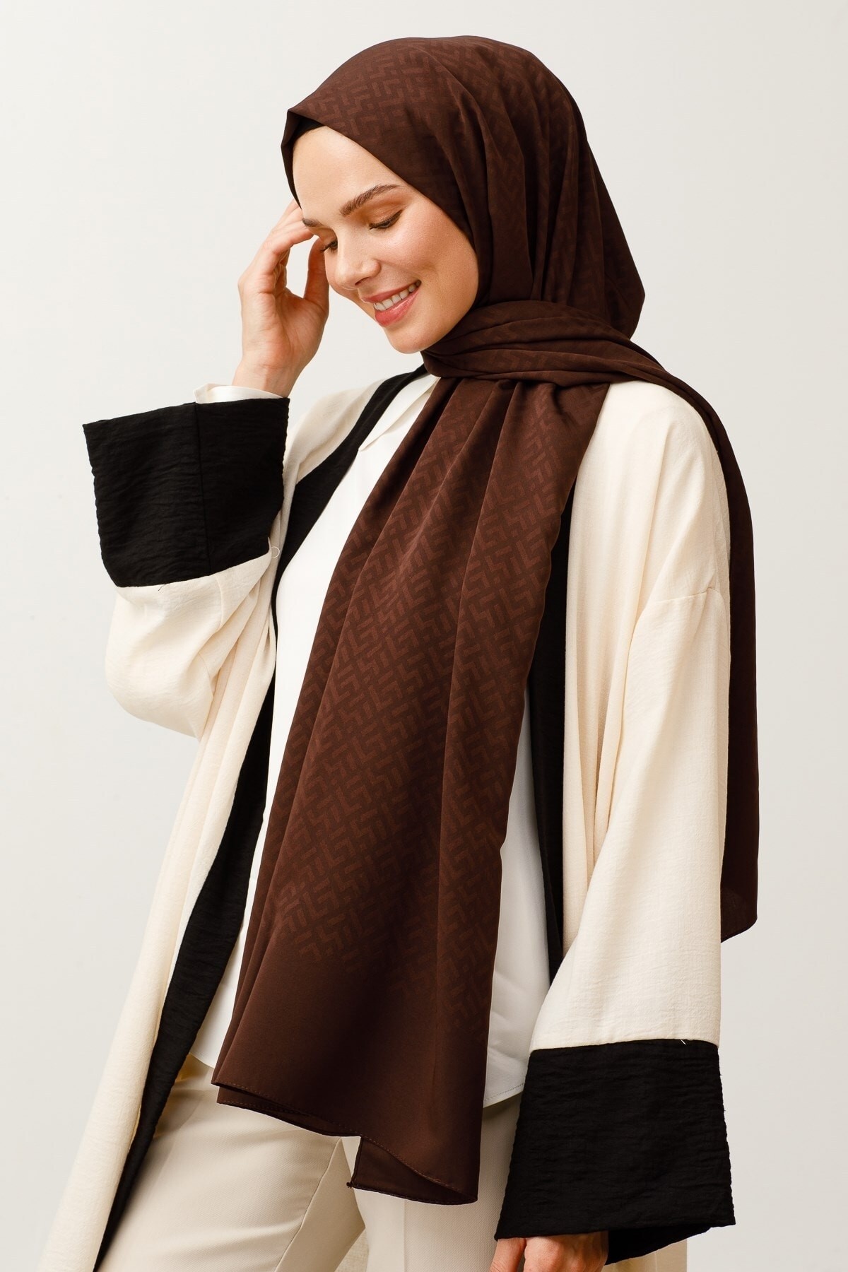 Gemustertes Seidig Jacquard Hijab