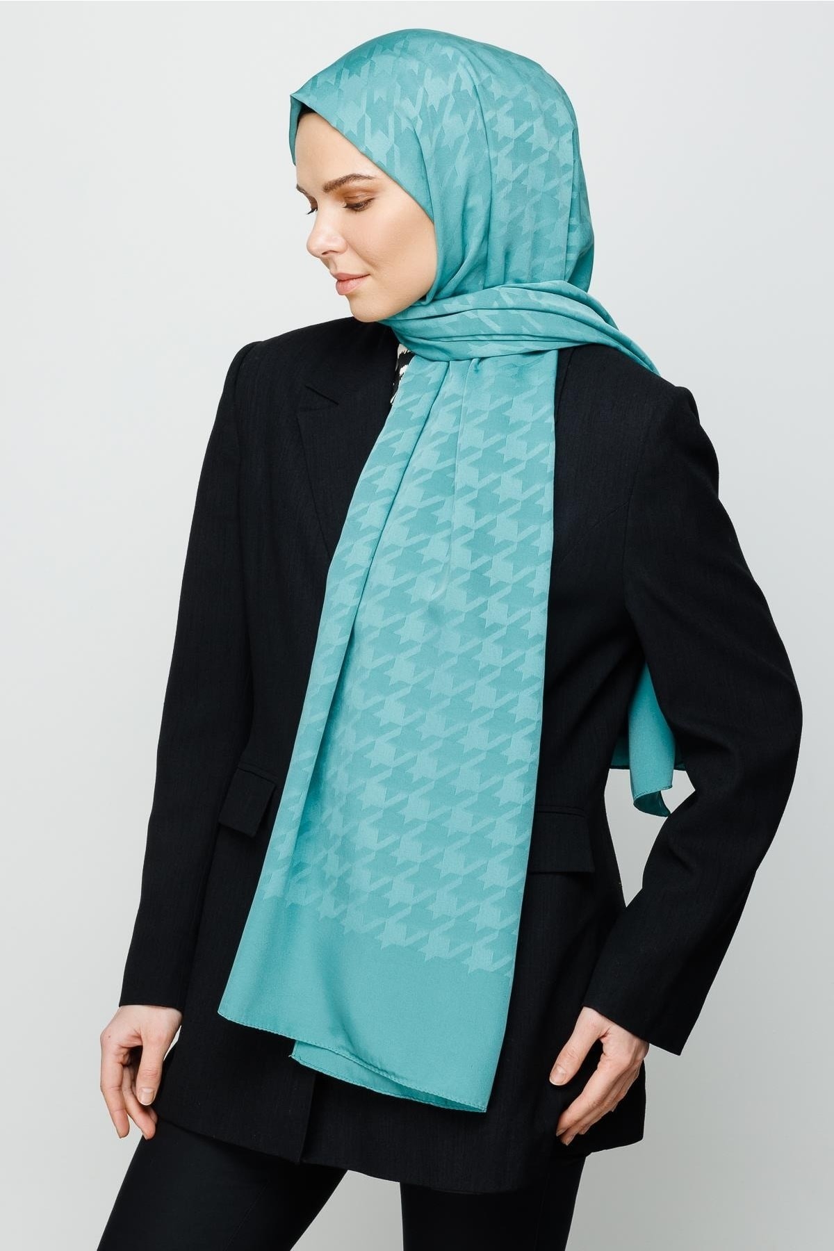 Crowbar Pattern Silk Jacquard Hijab