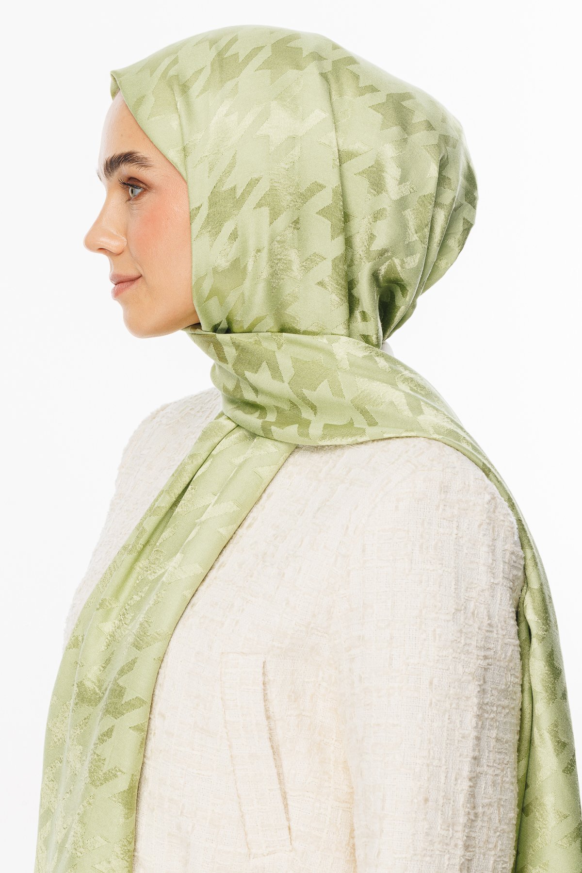 Crowbar Pattern Shiny Jacquard Hijab