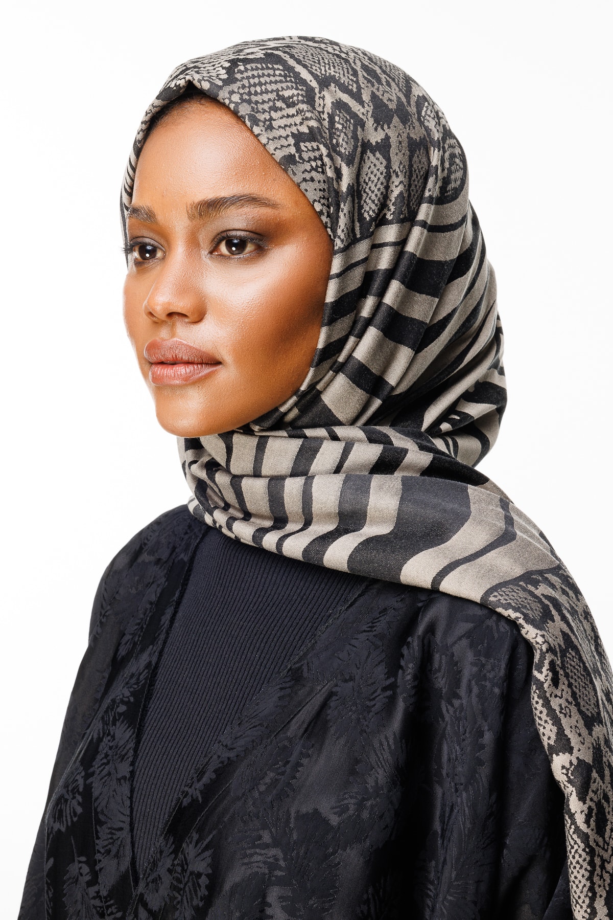 Riad-Pattern Reversible Shawl - Black-Beige
