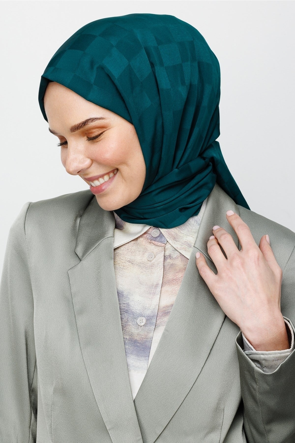 Checkers Pattern Silk Jacquard Hijab