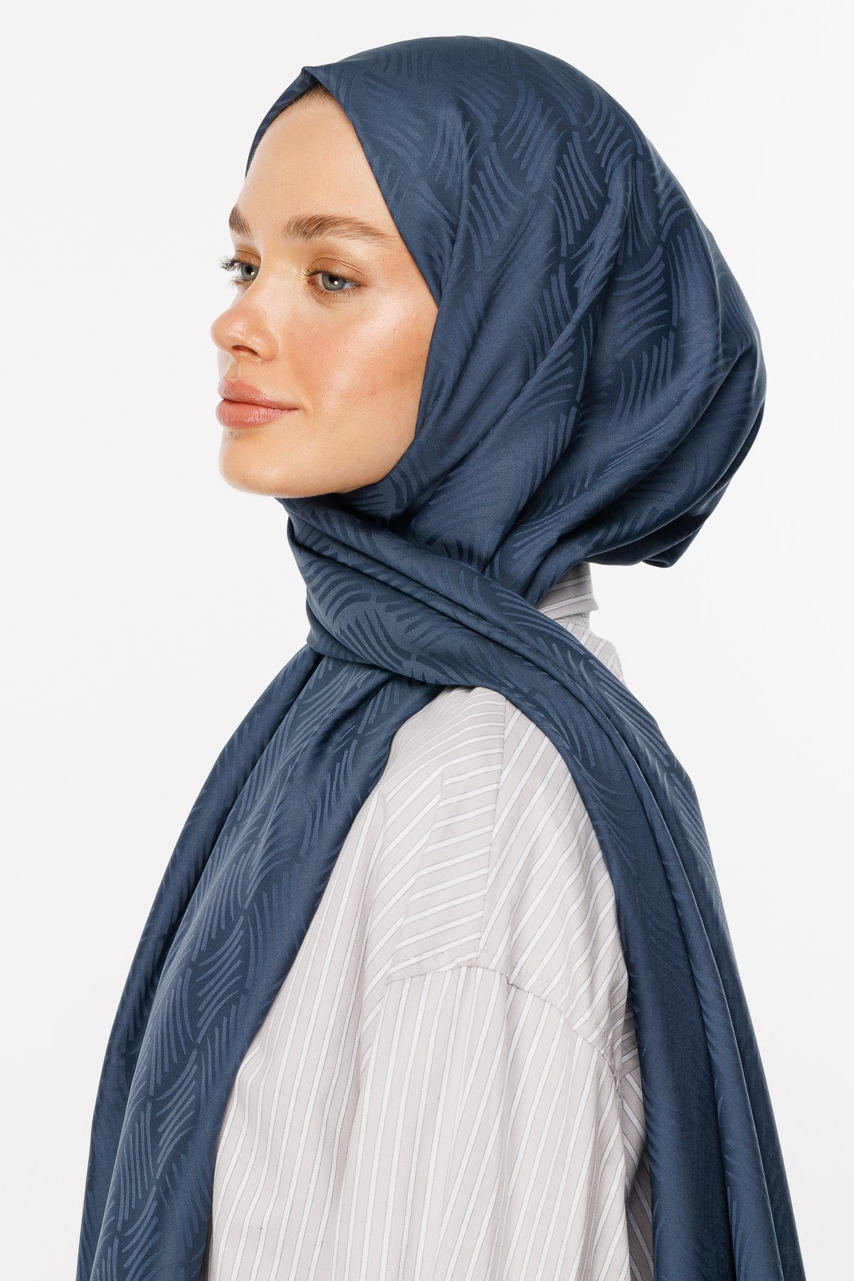 Aura Pattern Silk Jacquard Shawl - Anthracite
