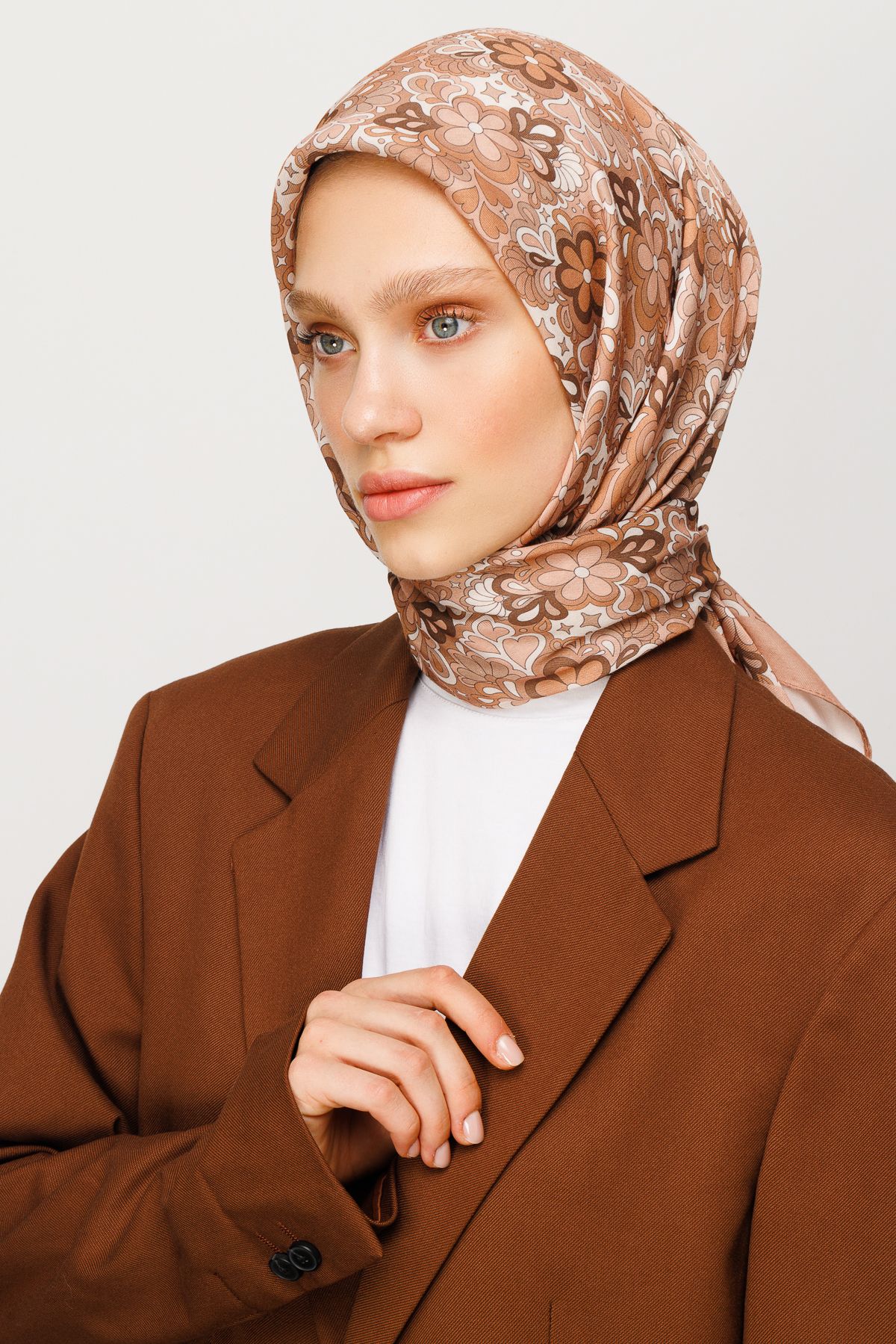 Daisy Pattern Digital Soft Scarf - Brown