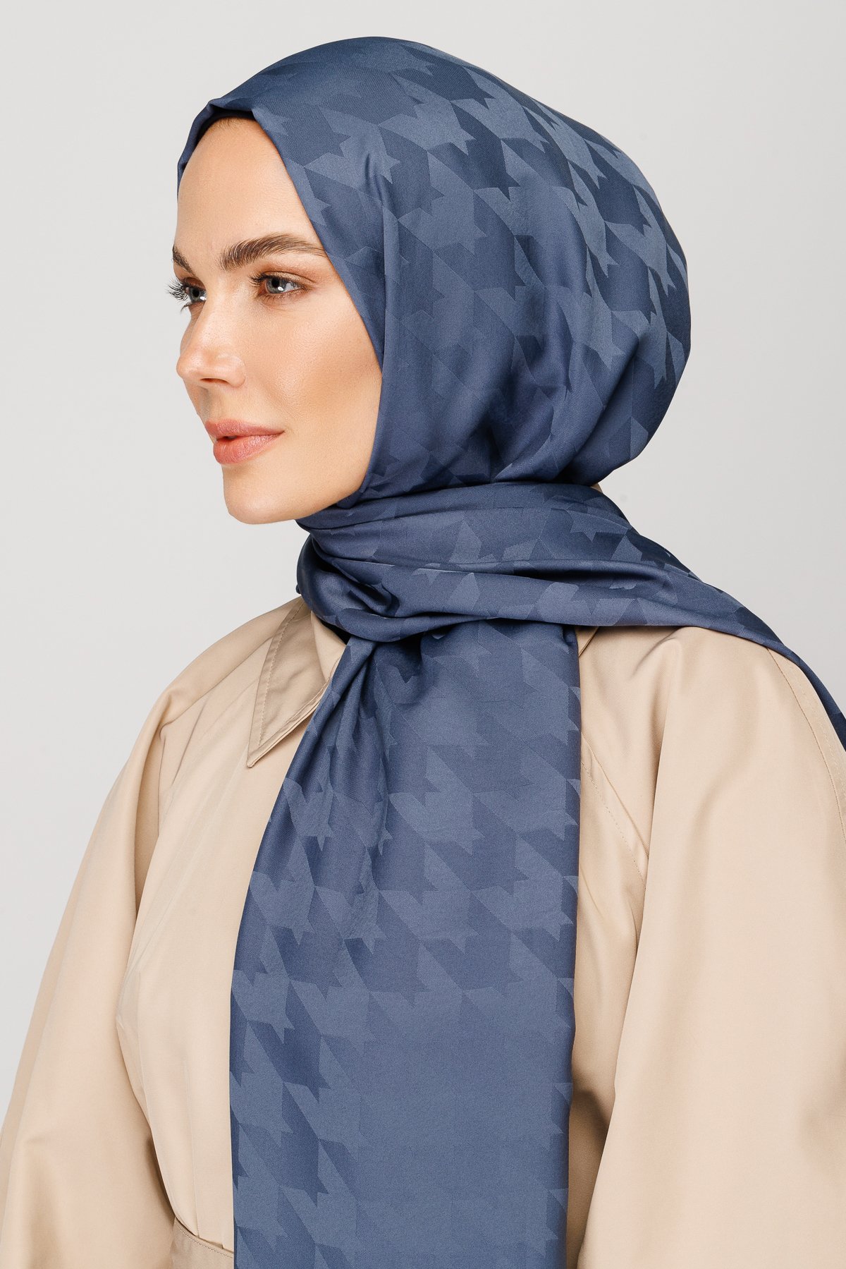 Crowbar Pattern Silk Jacquard Shawl - Anthracite