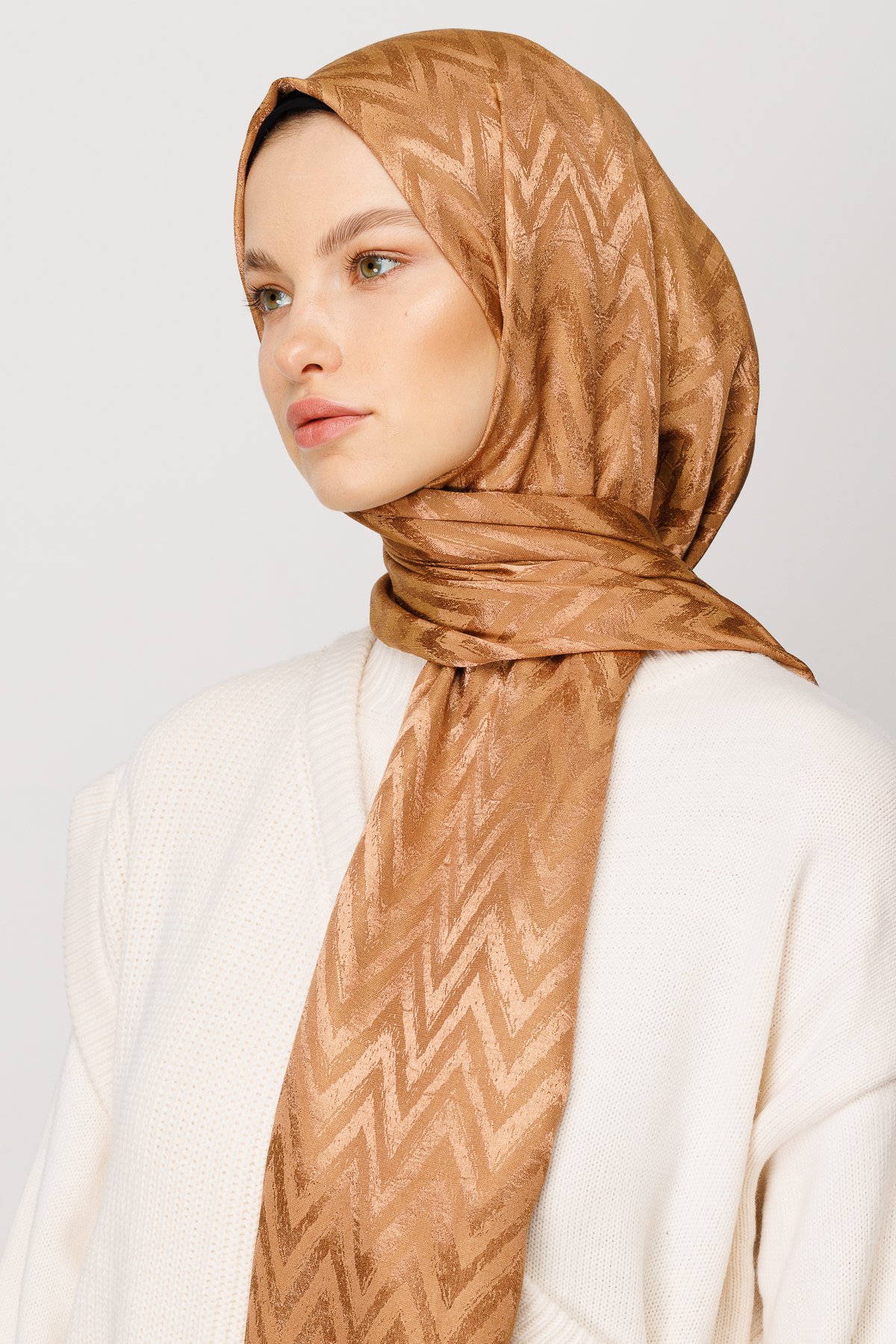 Zigzag Pattern Shiny Jacquard Hijab