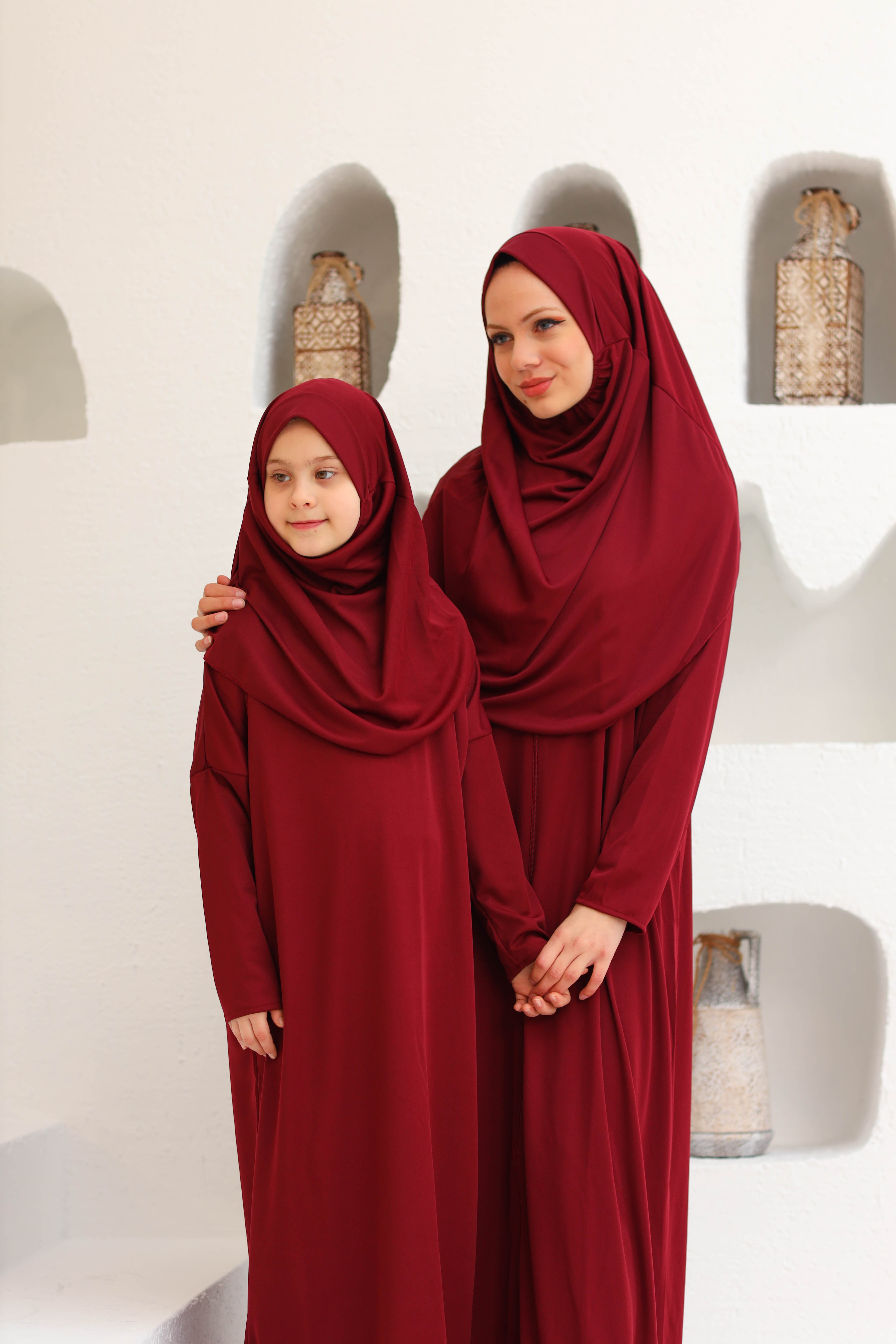 ملابس الصلاة للنساء والأطفال