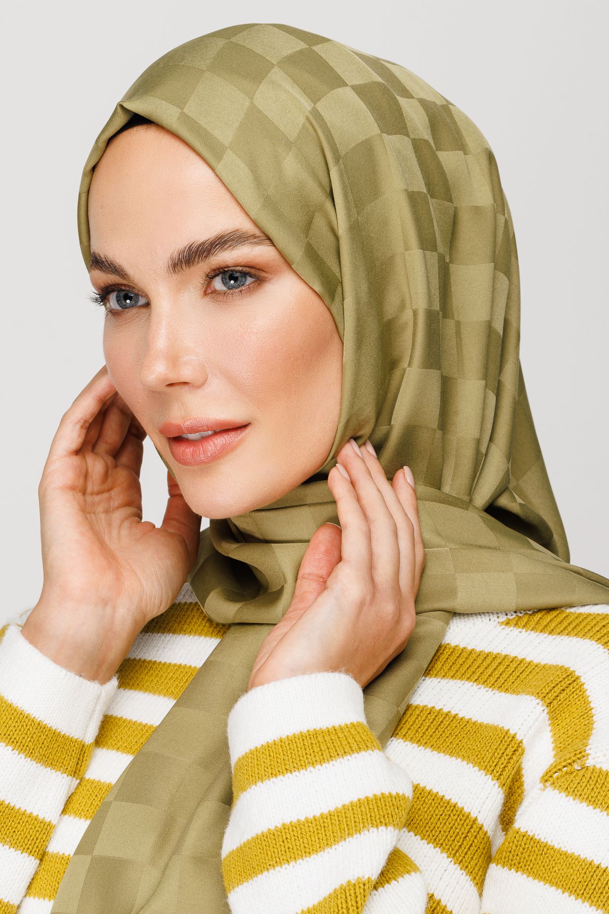 Checkers Pattern Silk Jacquard Shawl - Soft Green