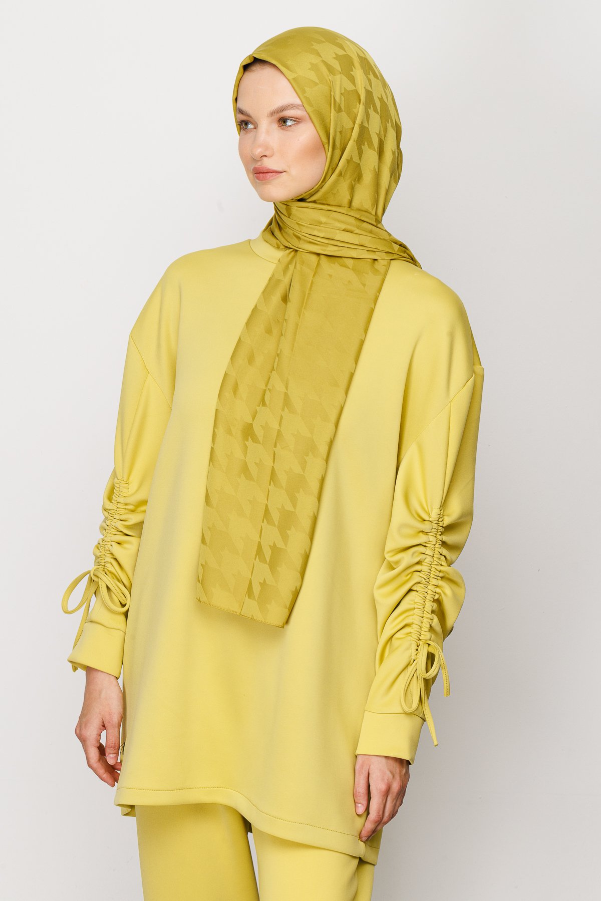 Crowbar Pattern Silk Jacquard Shawl - Olive Green