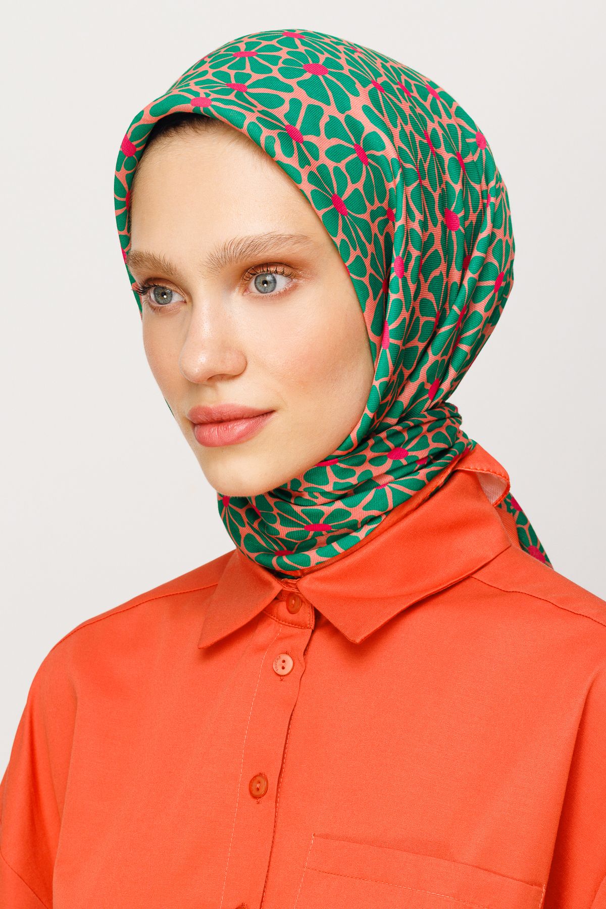 Clover Pattern Digital Soft Scarf - Puppies Mouth