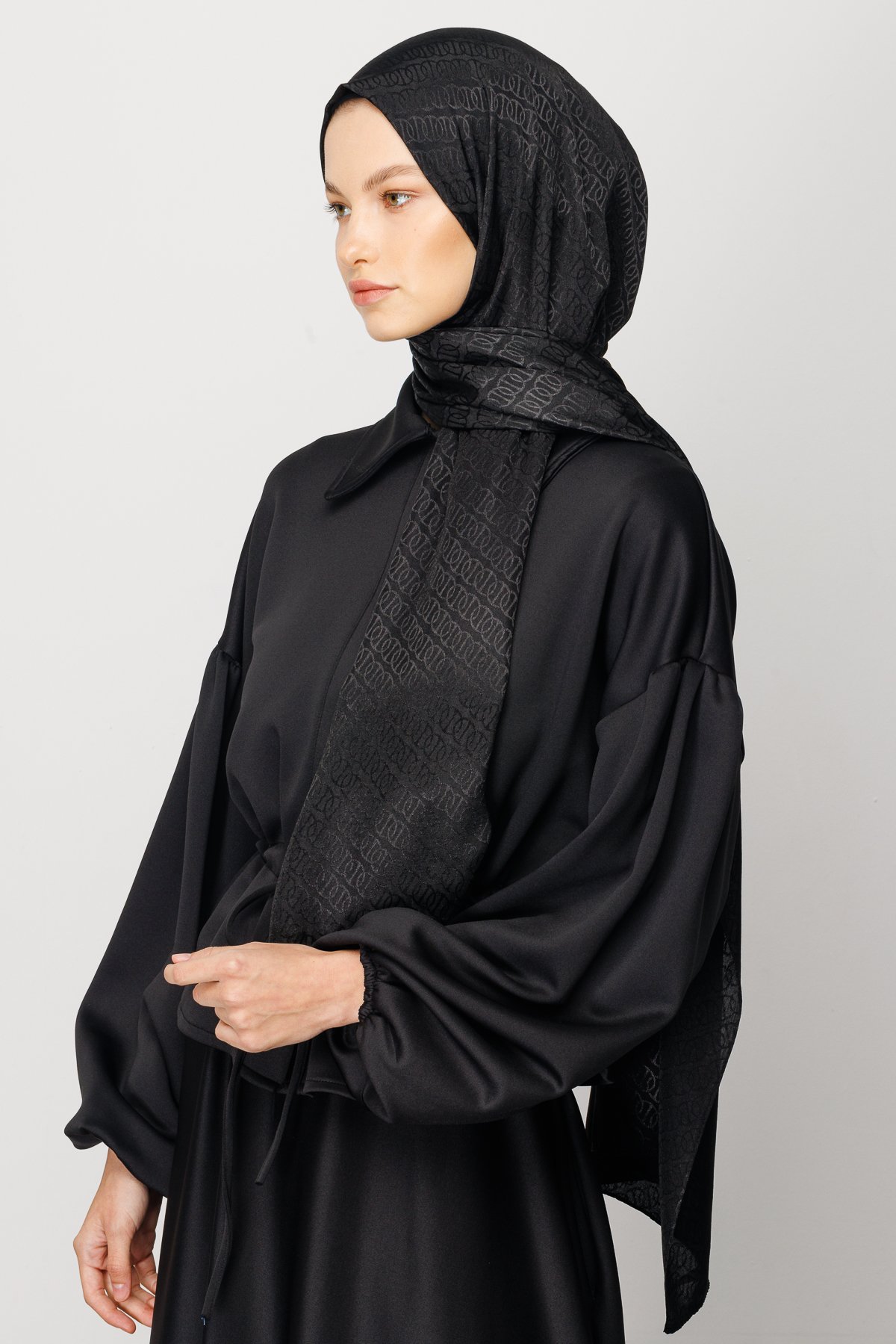 Forever Desen Parlak Jakar Şal - Siyah
