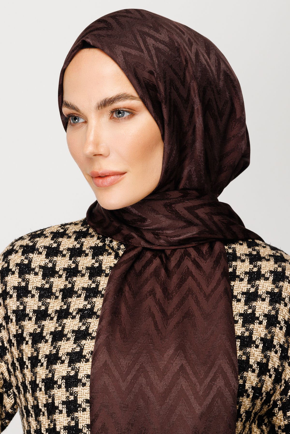 Zigzag Pattern Shiny Jacquard Shawl - Bitter Coffee