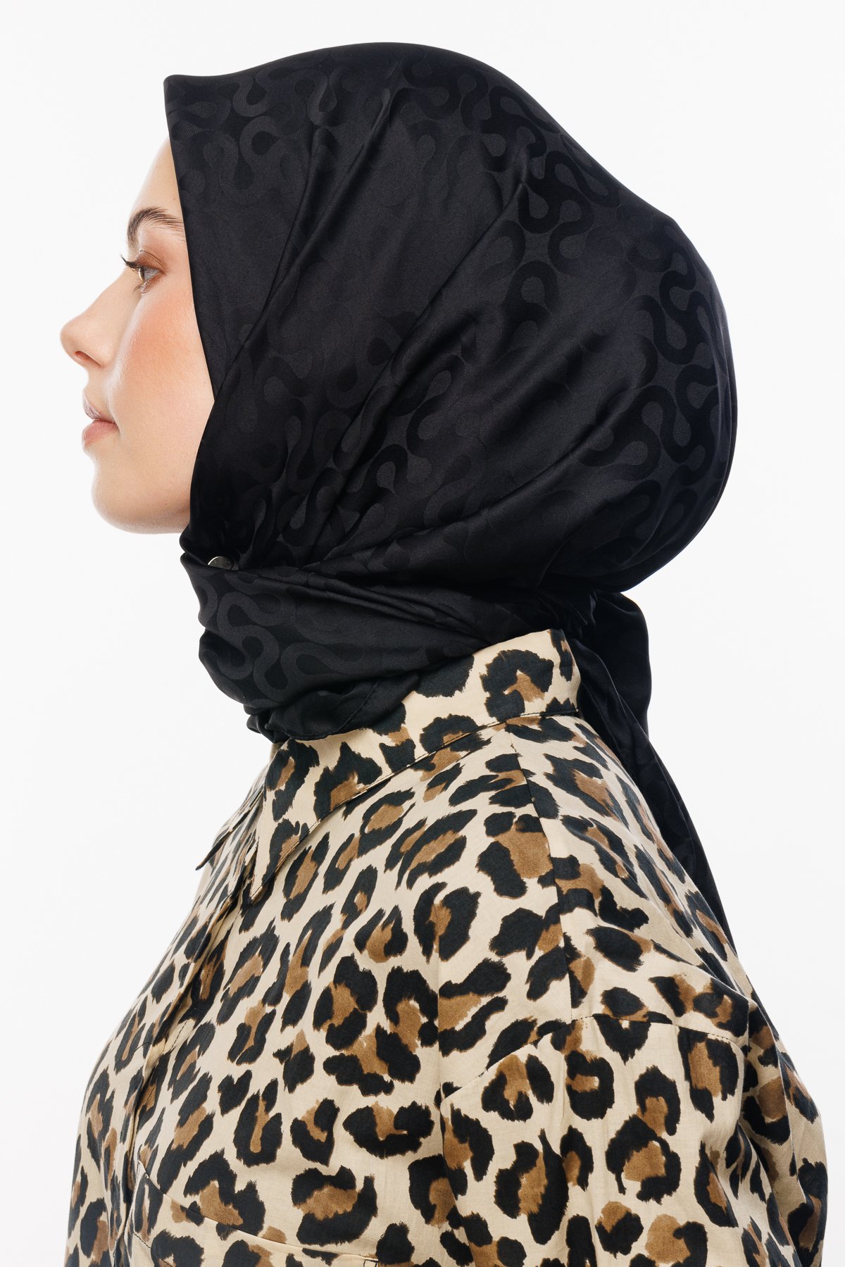 Moon Pattern Silky Jacquard Scarf - Black